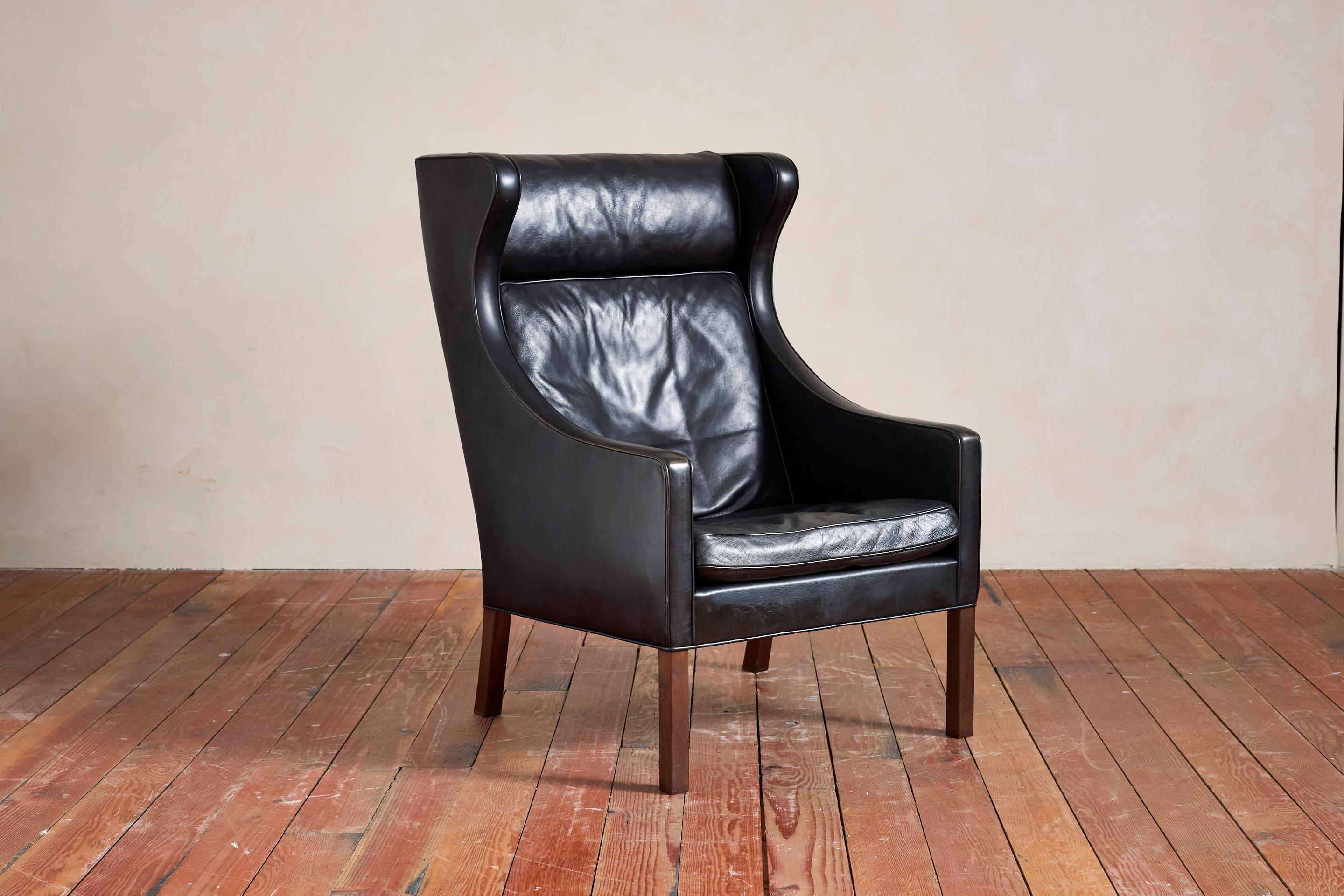 Danese Poltrona Wingback in pelle di Borg Mogensen con ottomana in vendita