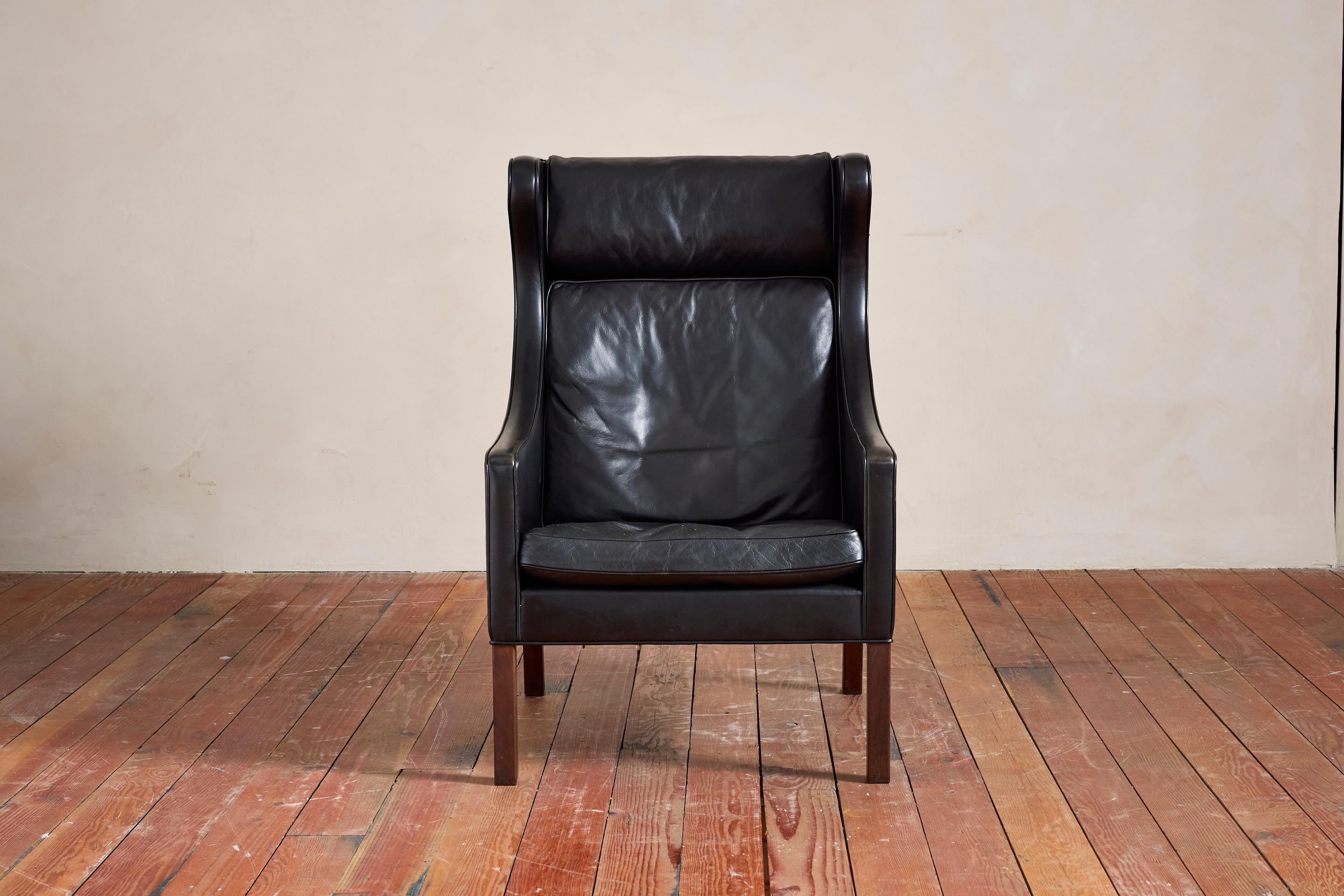 Poltrona Wingback in pelle di Borg Mogensen con ottomana In condizioni buone in vendita a Beverly Hills, CA
