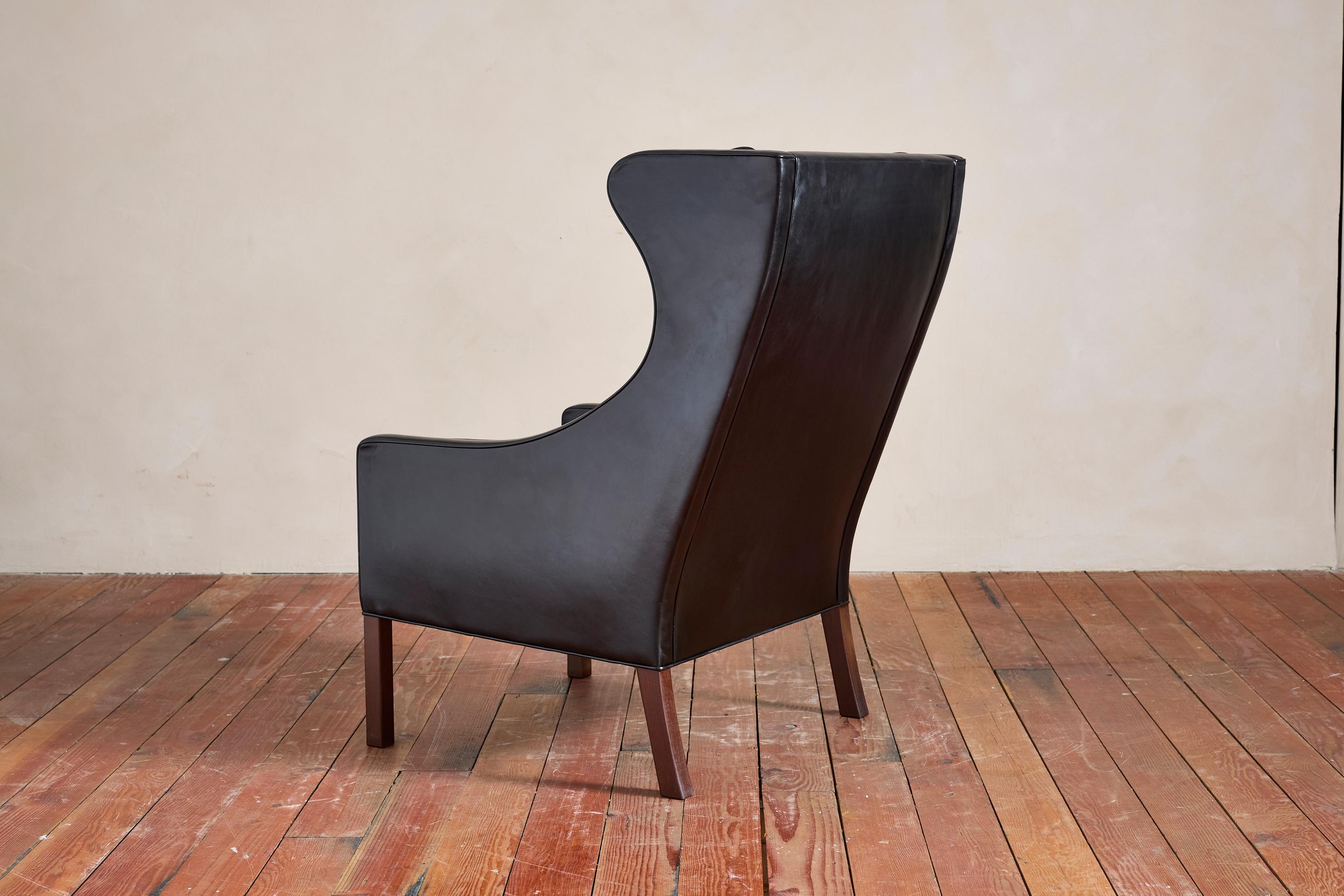 Fine XVII secolo Poltrona Wingback in pelle di Borg Mogensen con ottomana in vendita