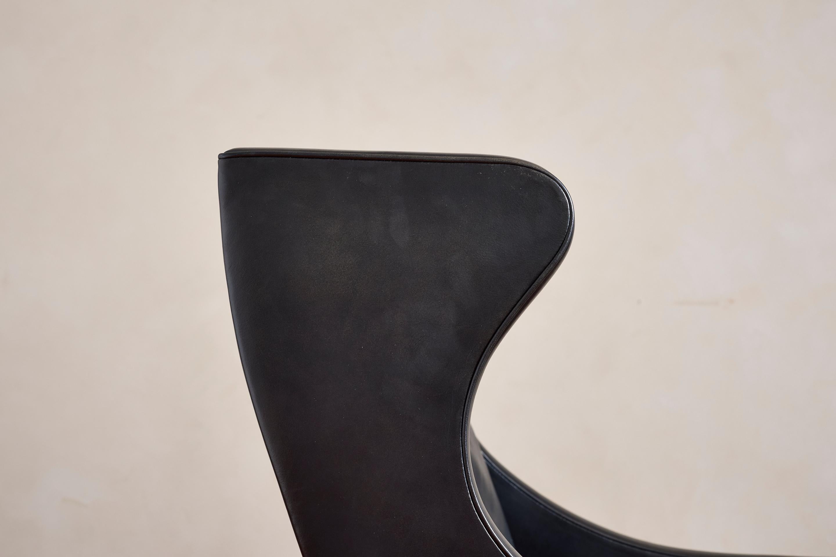 Pelle Poltrona Wingback in pelle di Borg Mogensen con ottomana in vendita