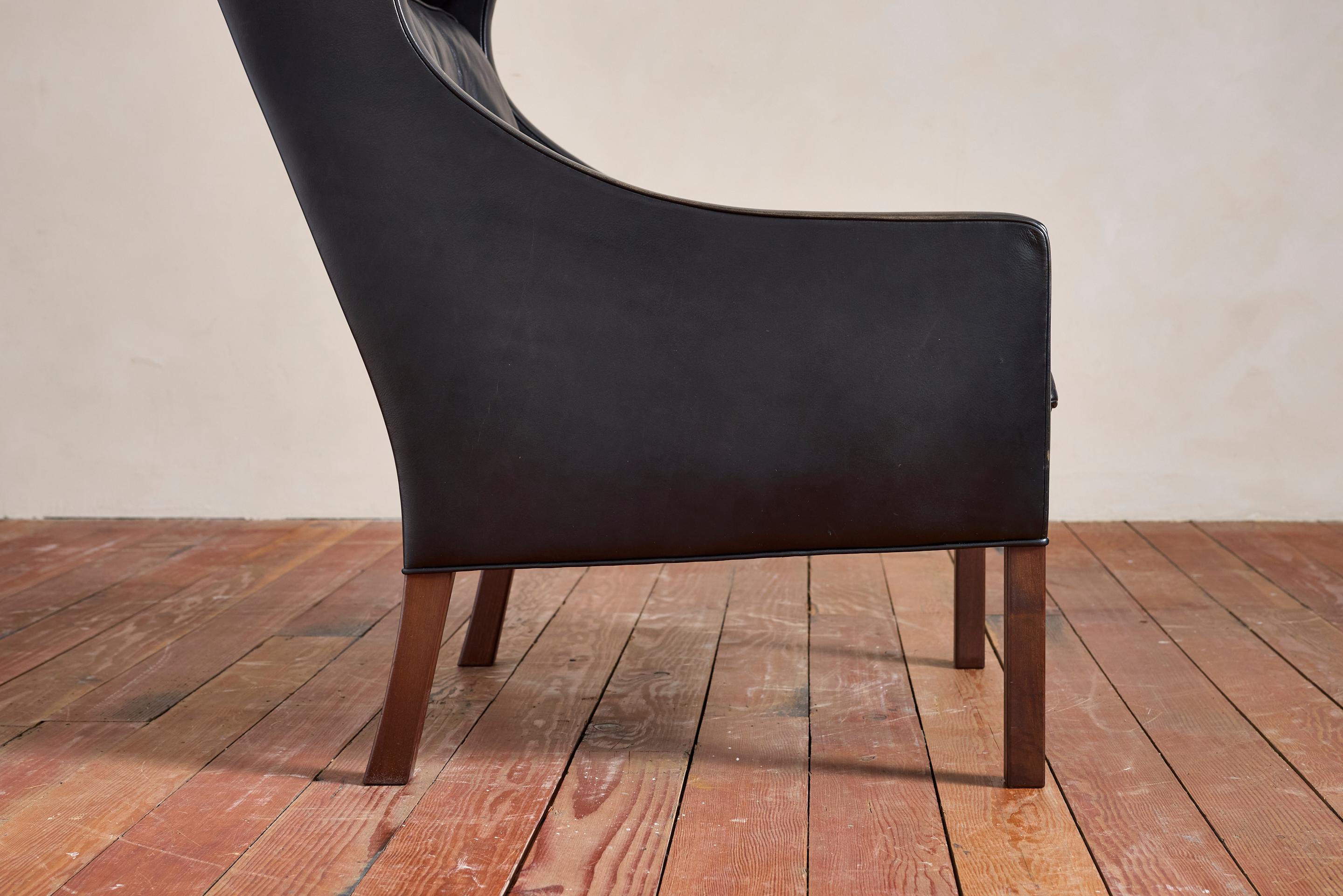 Poltrona Wingback in pelle di Borg Mogensen con ottomana in vendita 1