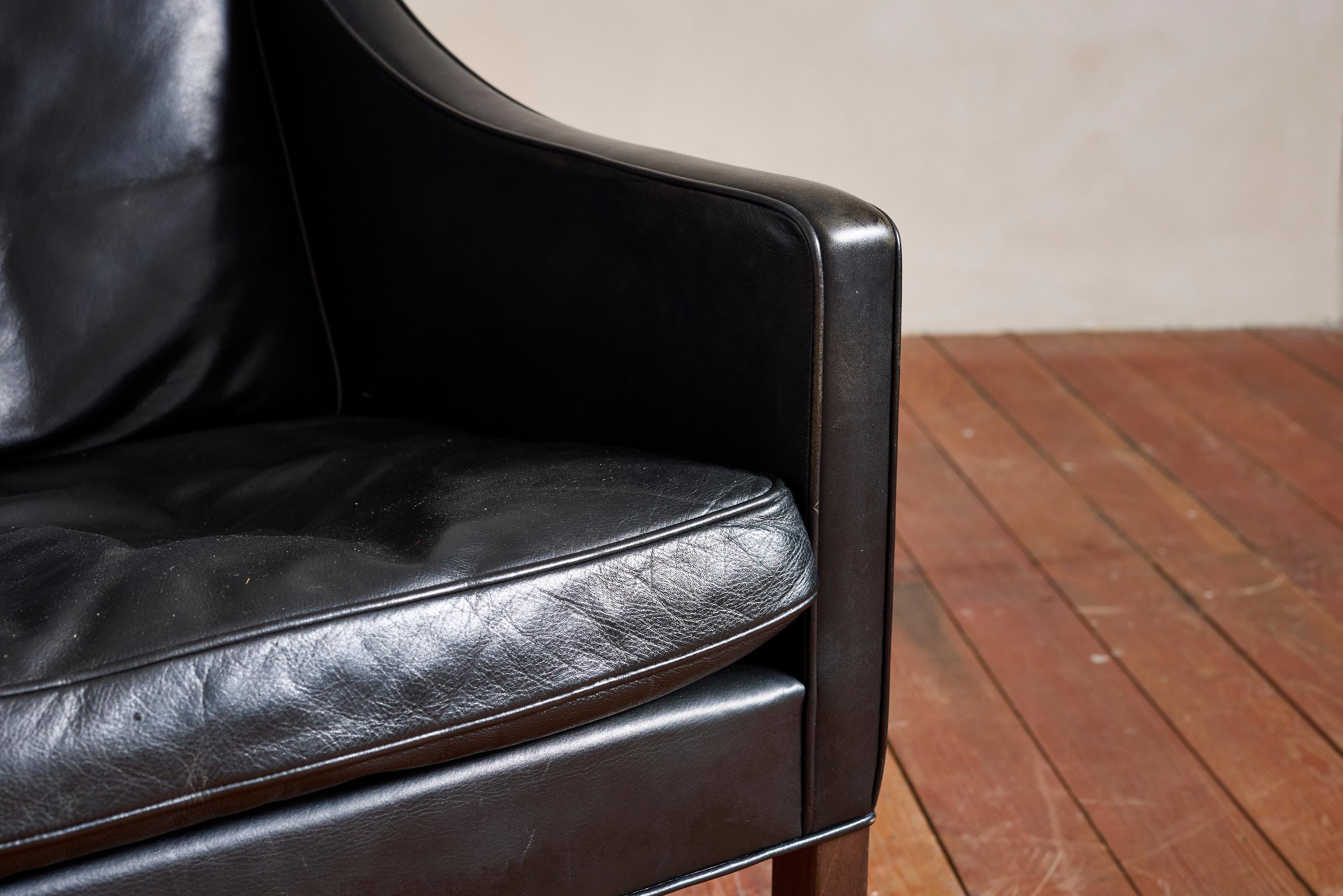 Poltrona Wingback in pelle di Borg Mogensen con ottomana in vendita 3