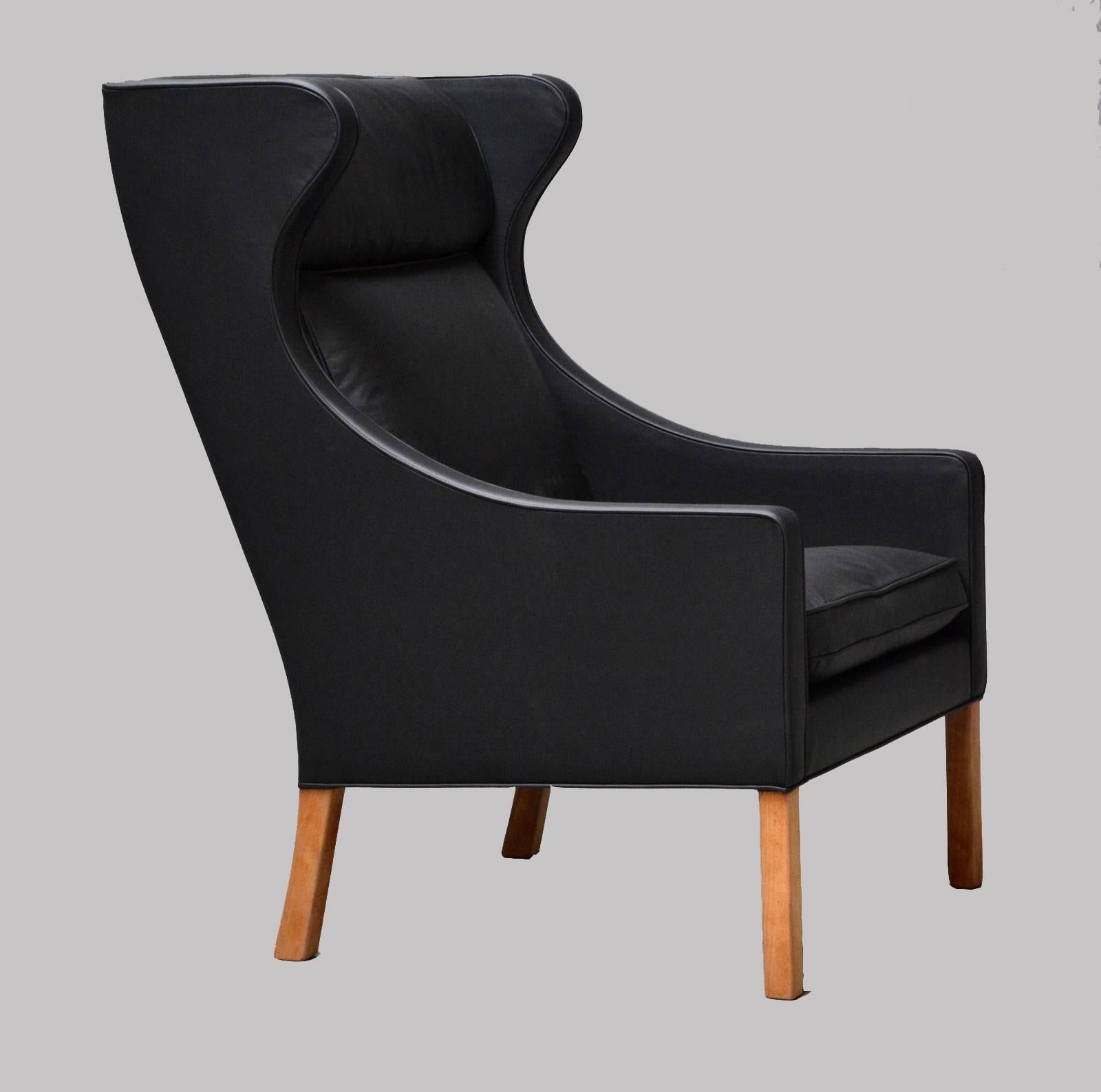 Borge Mogensen Leathered Model 2204 Wingback Chair by Fredericia Stolefabrik In Good Condition In Knebel, DK