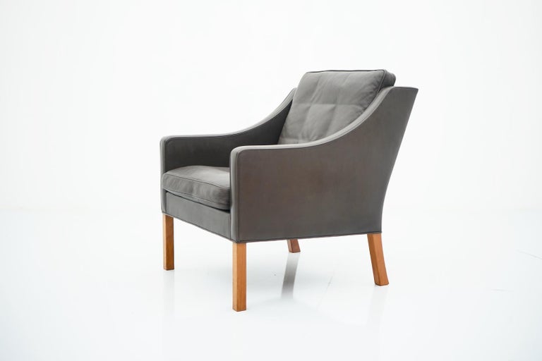 Danish Leather Lounge Chair by Børge Mogensen 2207 In Good Condition For Sale In Frankfurt / Dreieich, DE