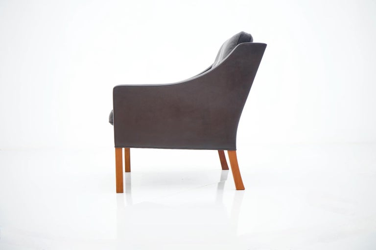 Mid-20th Century Danish Leather Lounge Chair by Børge Mogensen 2207 For Sale