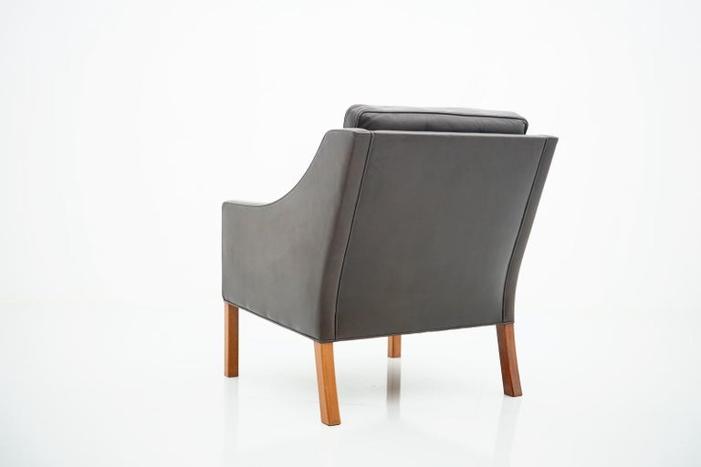 Danish Leather Lounge Chair by Børge Mogensen 2207 For Sale 1