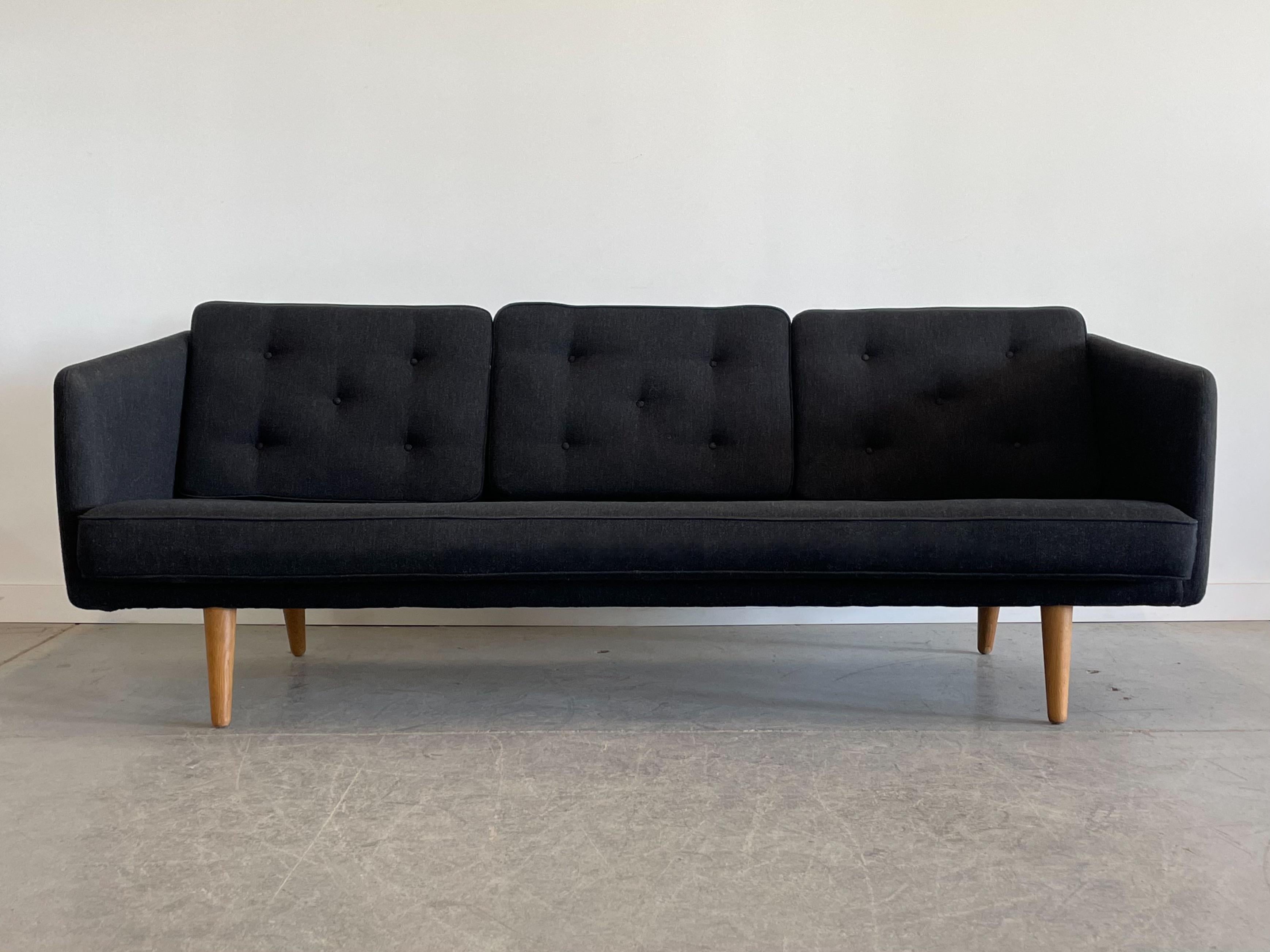 Sofá Borge Mogensen Modelo 201 de lana original para Fredericia, Dinamarca, 1955 Escandinavo moderno en venta