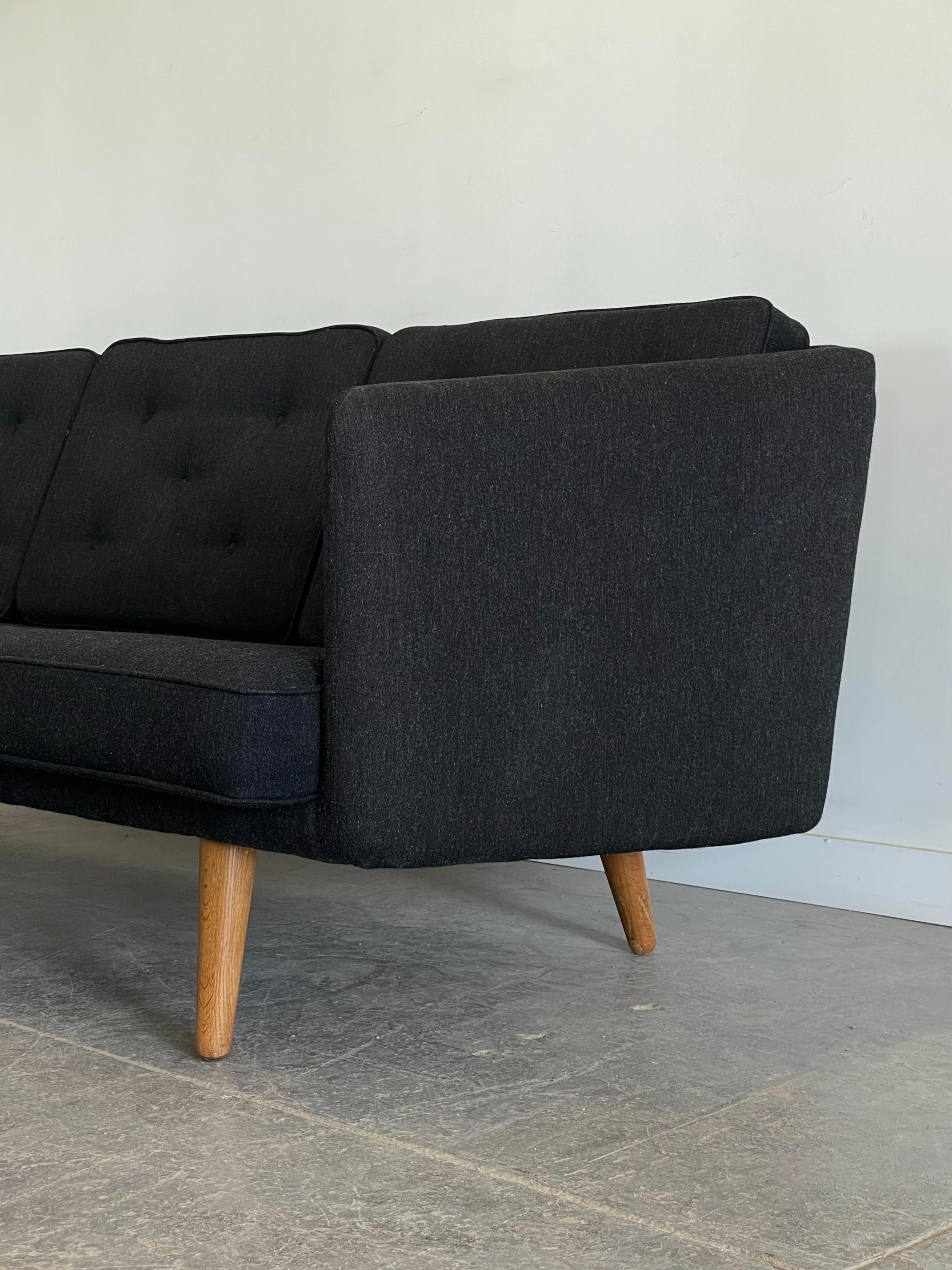 Sofá Borge Mogensen Modelo 201 de lana original para Fredericia, Dinamarca, 1955 en Bueno estado para la venta en Winnipeg, MB