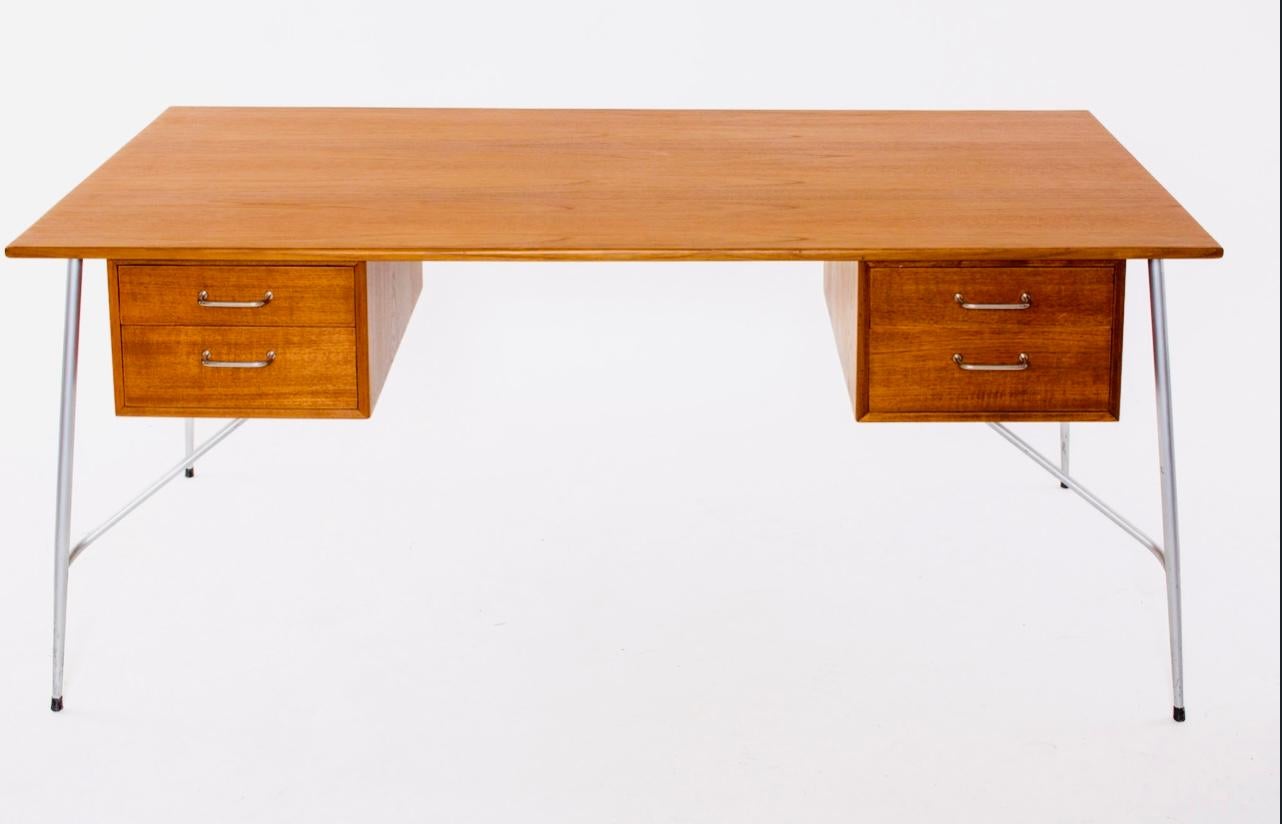 Borge Mogensen Model 202 Teak Desk In Good Condition For Sale In Arundel, GB