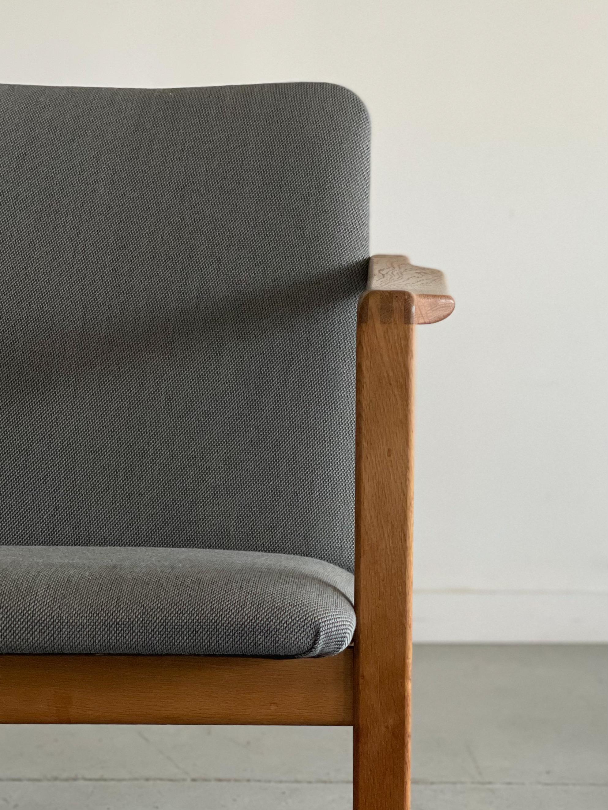 Borge Mogensen Modelo 233 Sillón de roble para Fredericia mediados del siglo XX en venta