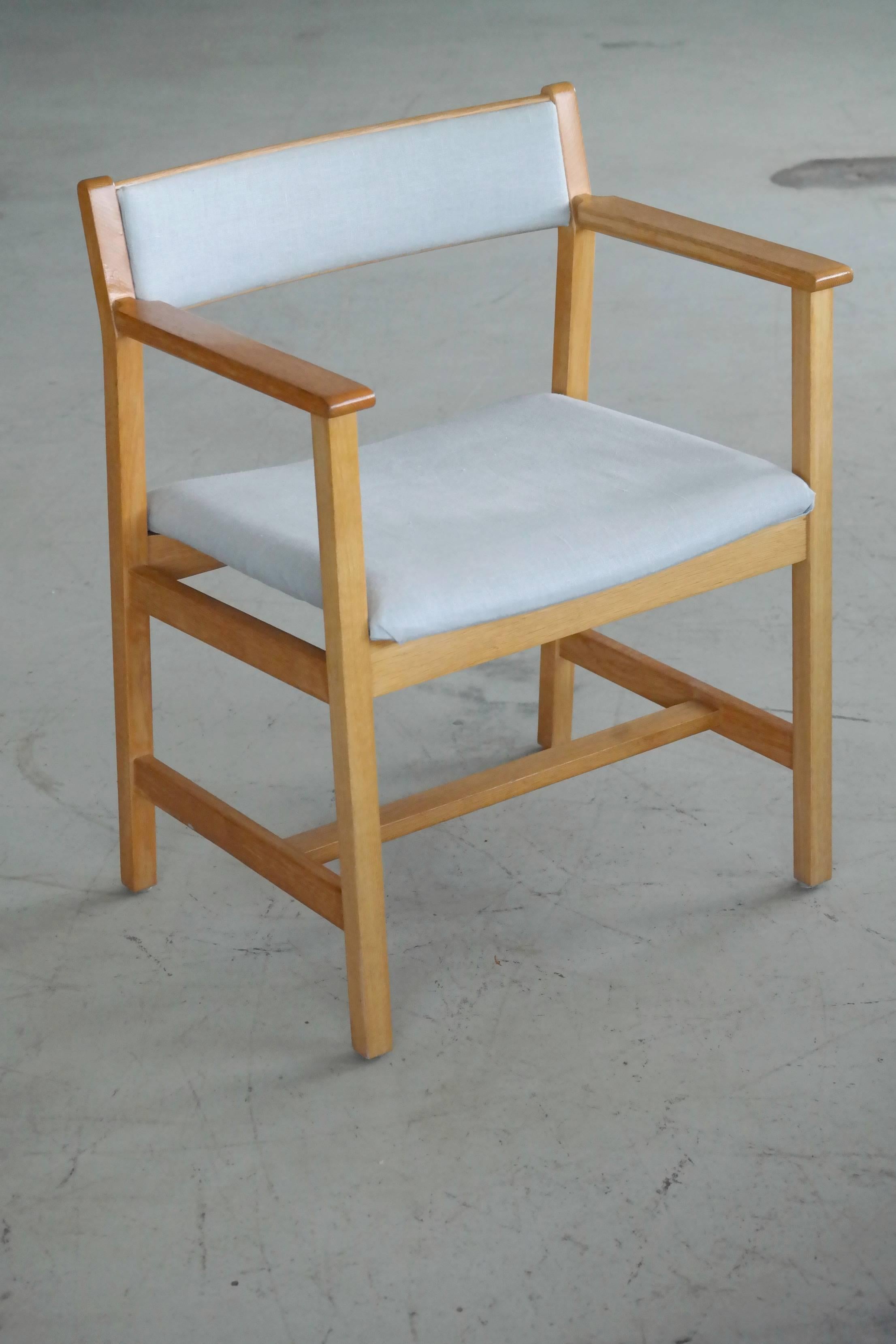 Beautiful armchair designed by Børge Mogensen in the 1960s and manufactured by Fredericia. Typical of Mogensen's timeless elegance with minimalistic sharp yet refined lines. Made in oak with manufacturer's label in the bottom. Recently