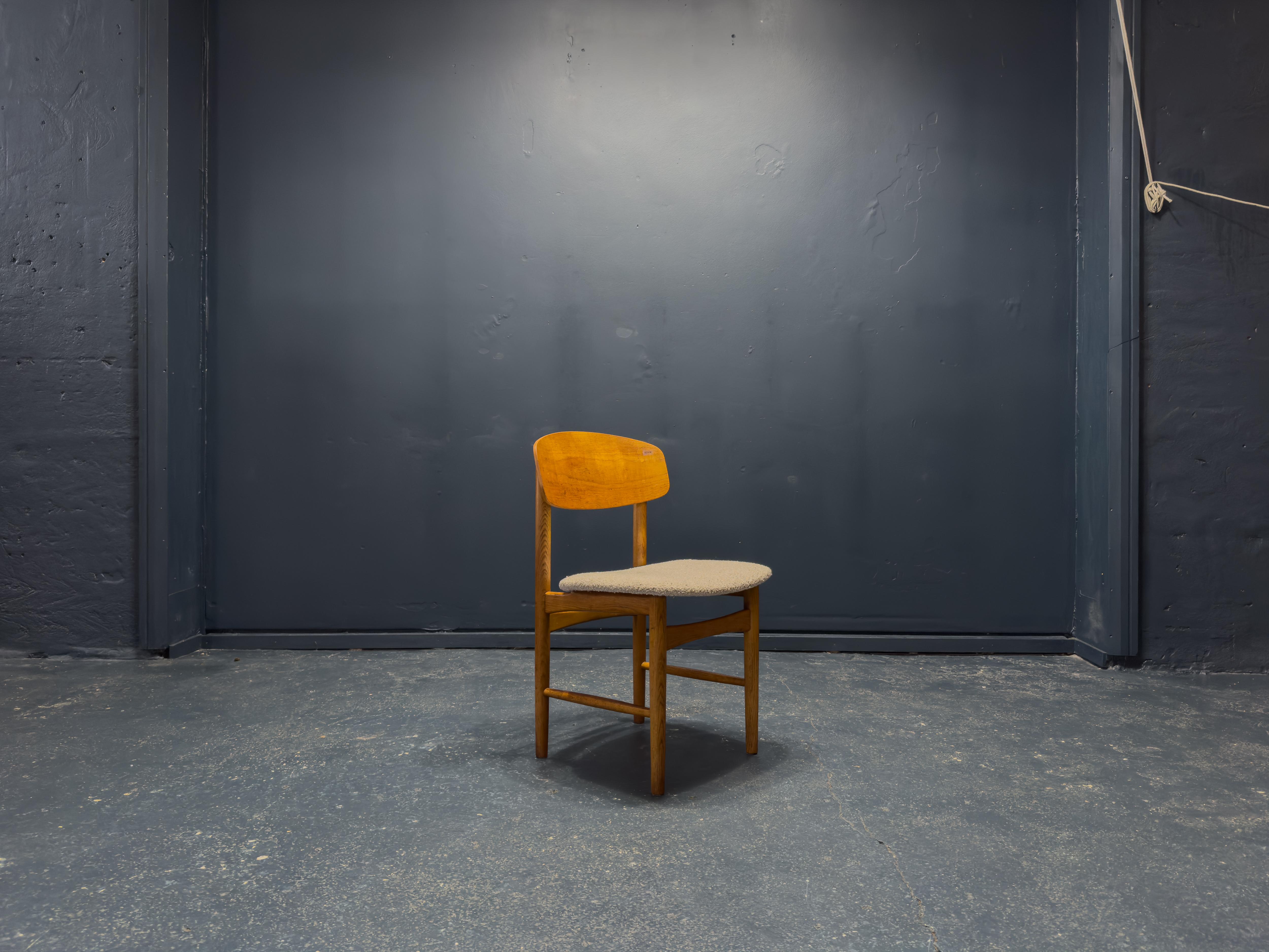 Fabric Borge Mogensen Oak and Boucle Model 122 Chair