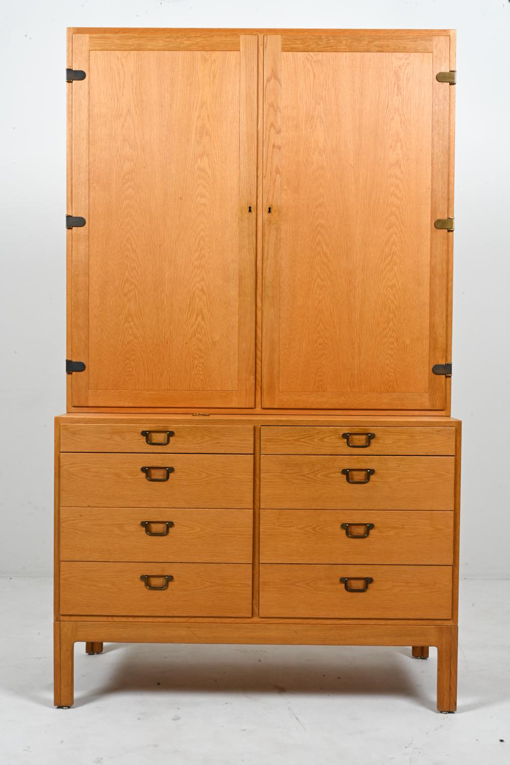 Borge Mogensen Oak bookcase with Cabinet Doors and 8 Drawers For Sale 4