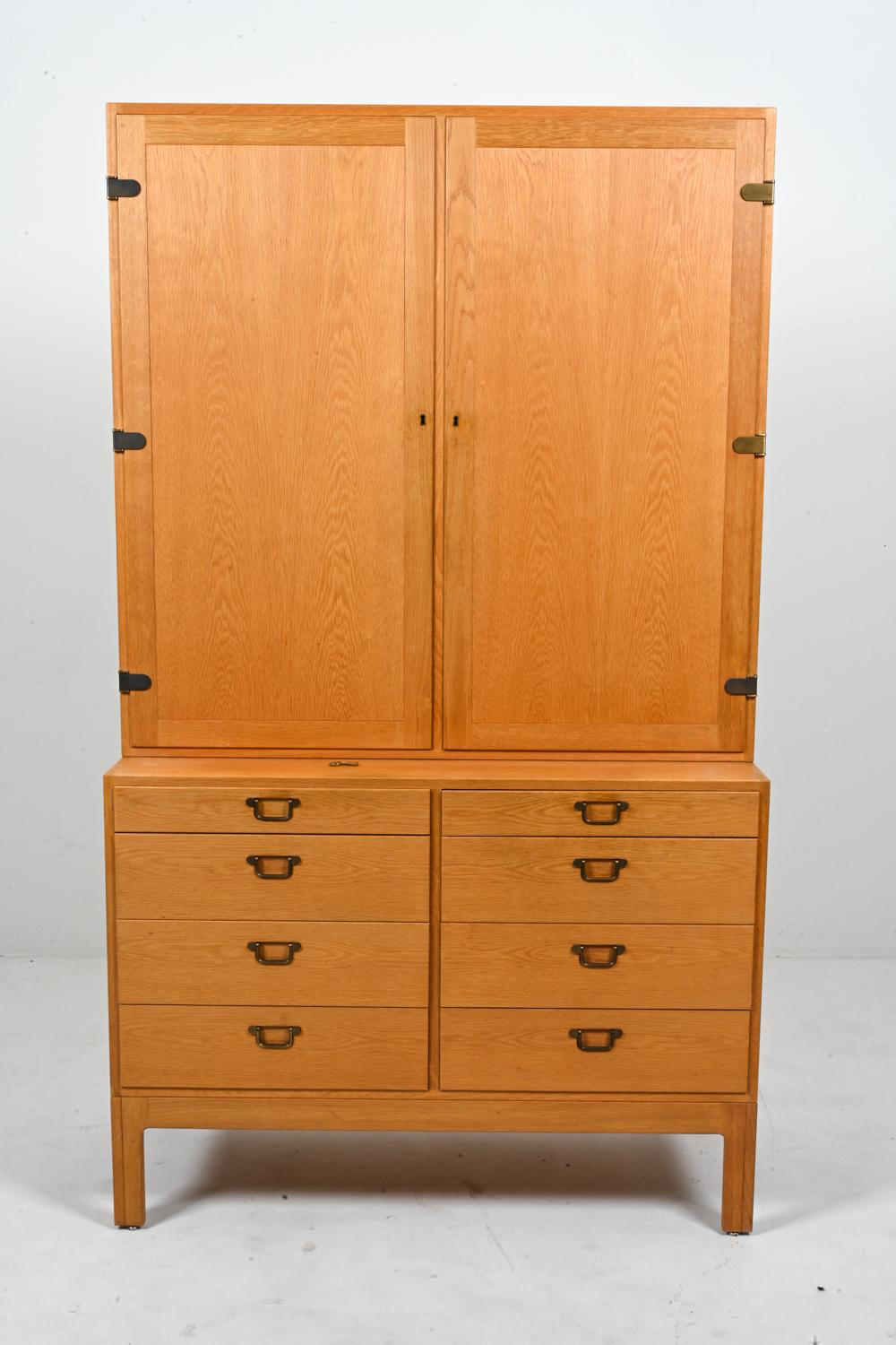 Borge Mogensen Oak bookcase with Cabinet Doors and 8 Drawers For Sale 3