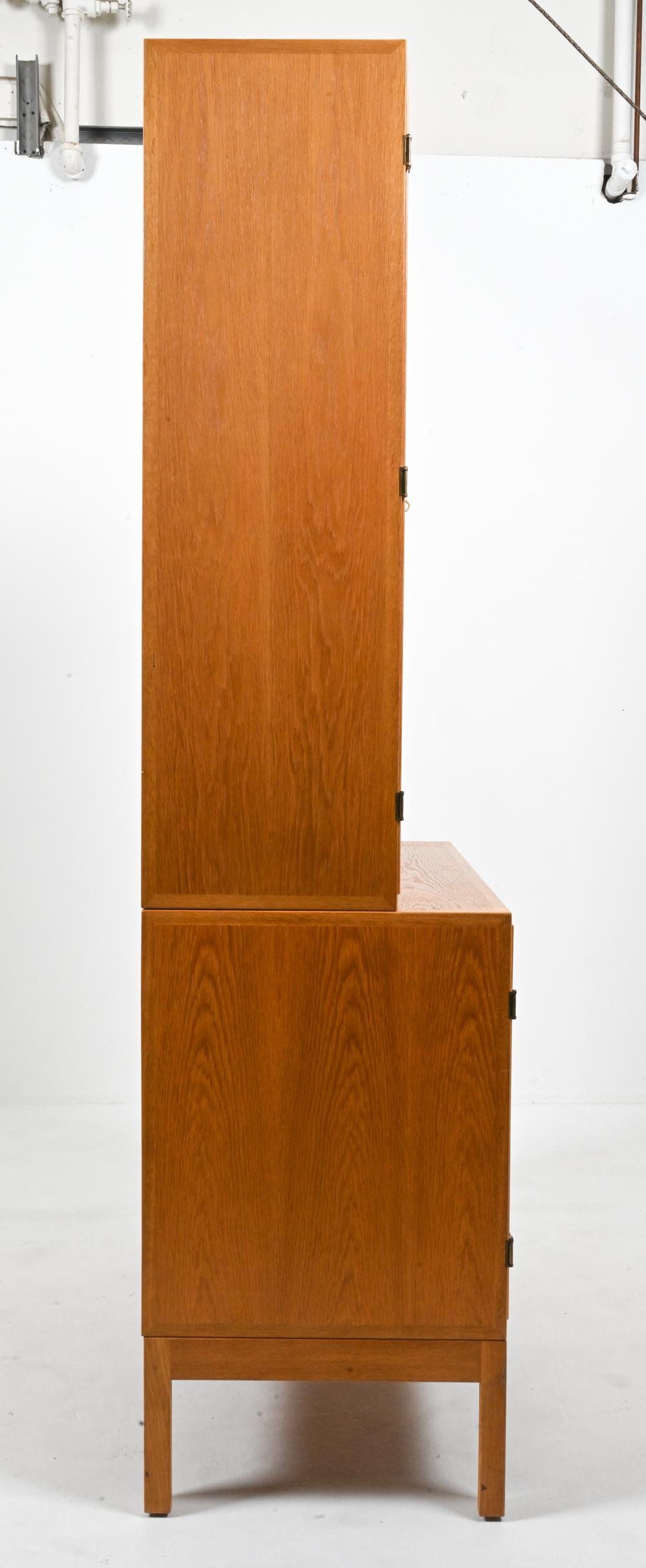 Borge Mogensen Oak bookcase with Cabinet Doors For Sale 11