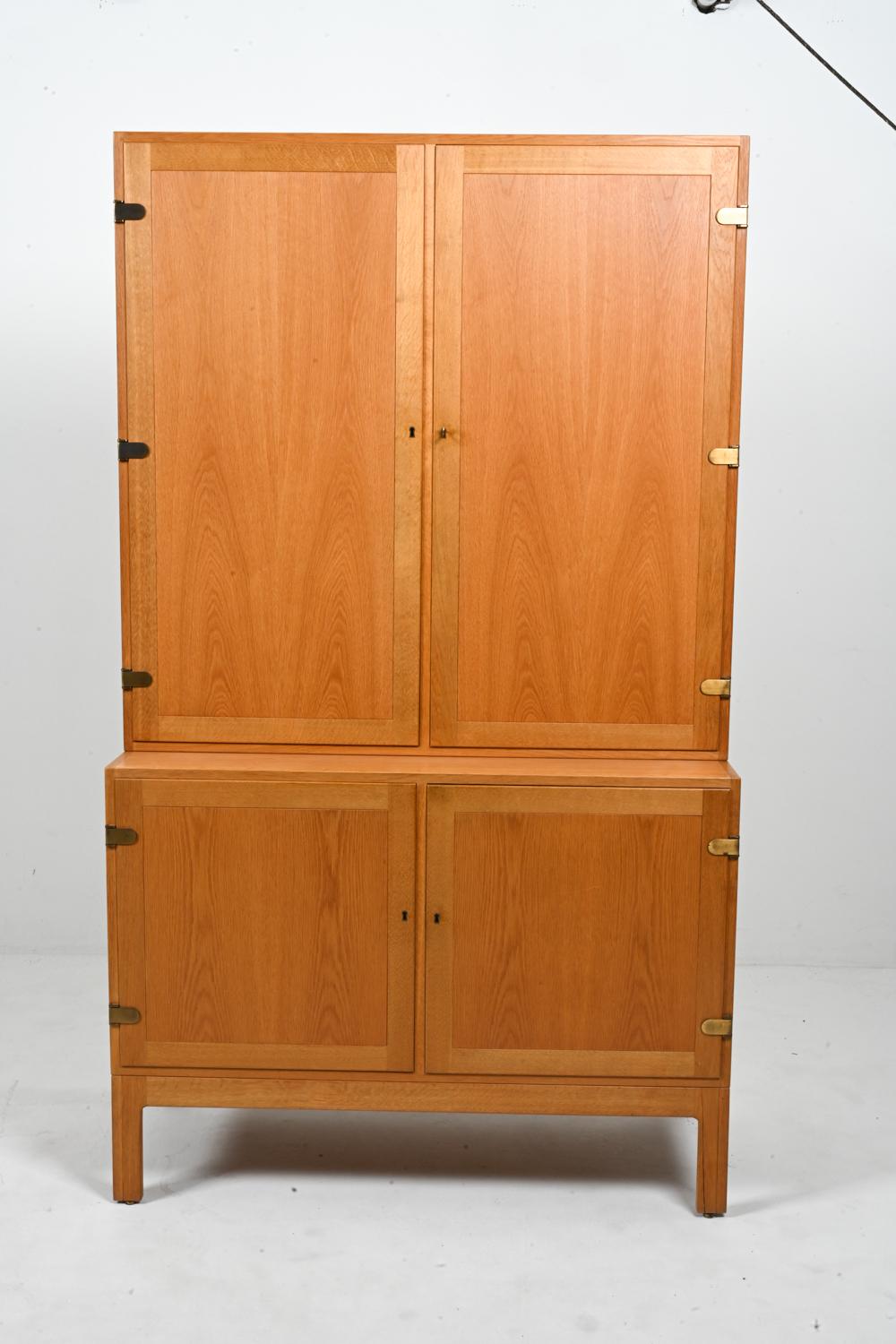 Borge Mogensen Oak bookcase with Cabinet Doors In Good Condition For Sale In Norwalk, CT