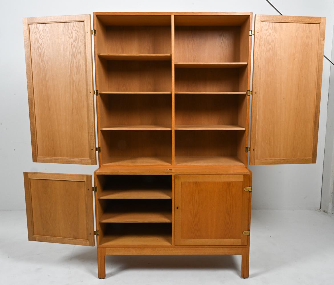Borge Mogensen Oak bookcase with Cabinet Doors For Sale 3