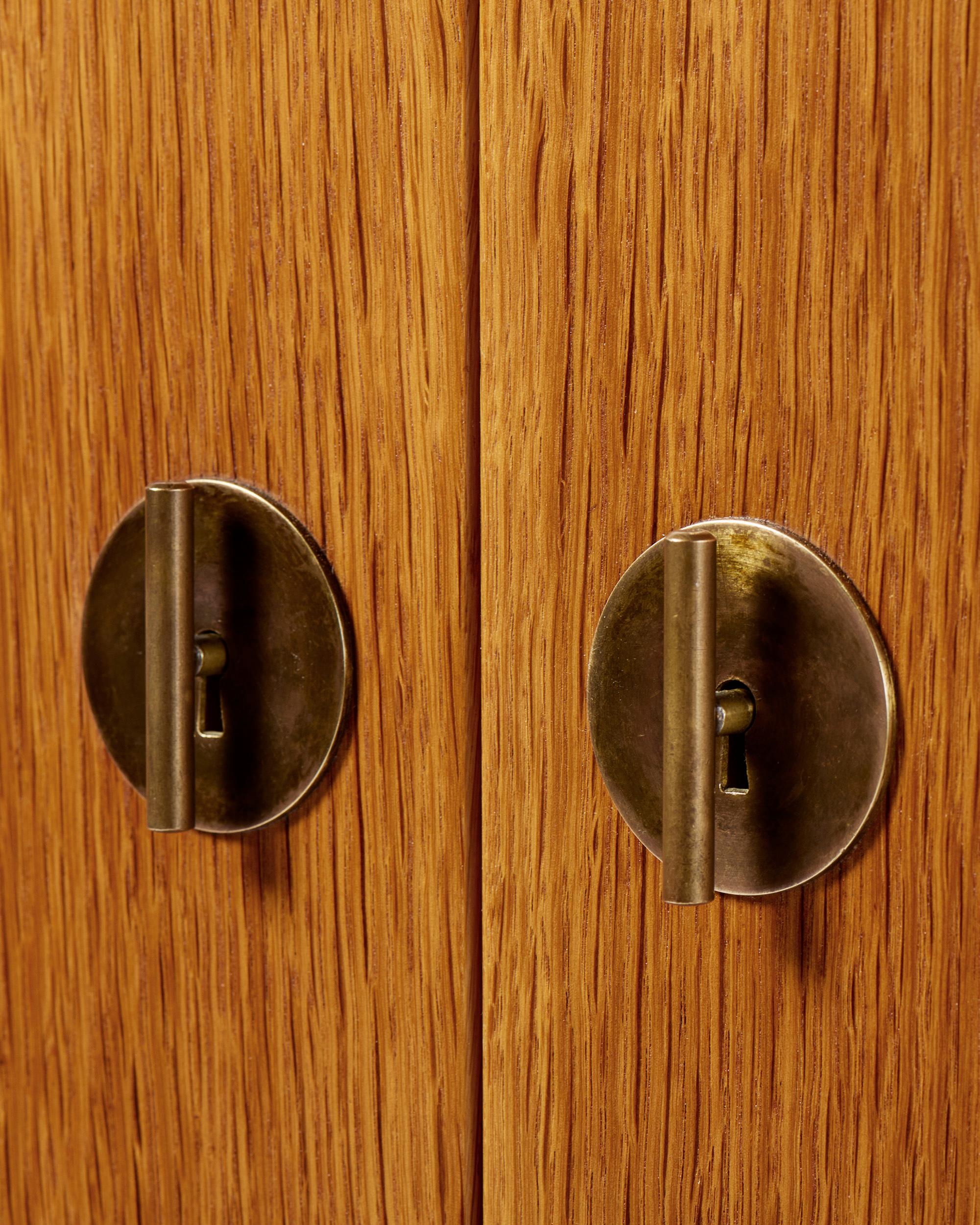 Metà XX secolo Armadietto per le porcellane in Oak di Borg Mogensen, anni '50 circa in vendita