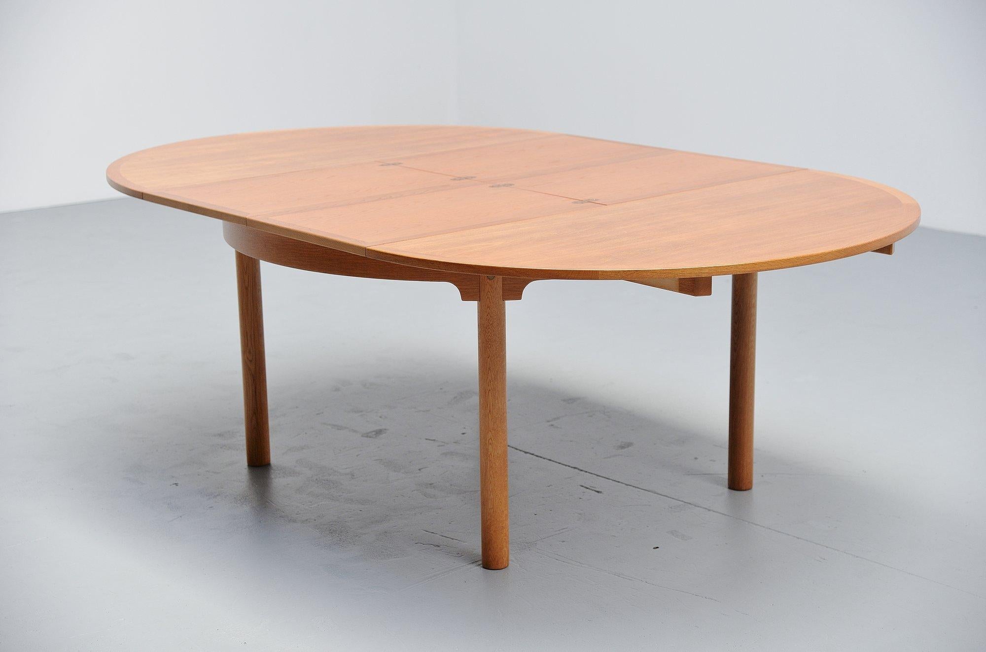 Nice and large extendable dining table model 140 designed by Borge Mogensen and manufactured by Karl Andersson, Denmark 1955. The table is 130×130 cm round and extendable using 2 extension leaves up to a 216 cm long table. The table has nice brass