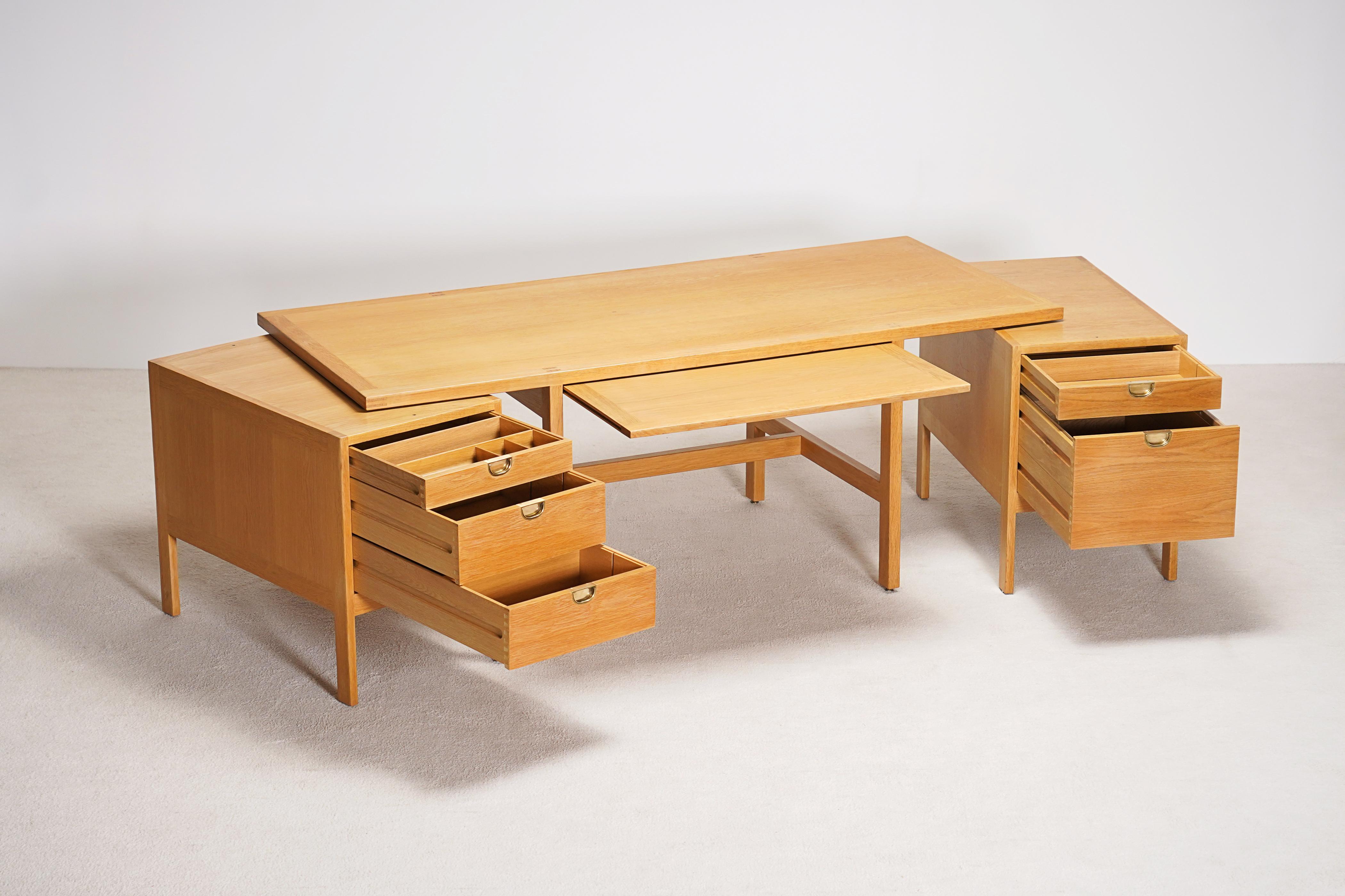 Borge Mogensen Oak Executive Desk für P. Lauritsen & Son, 1960. (Furnier) im Angebot