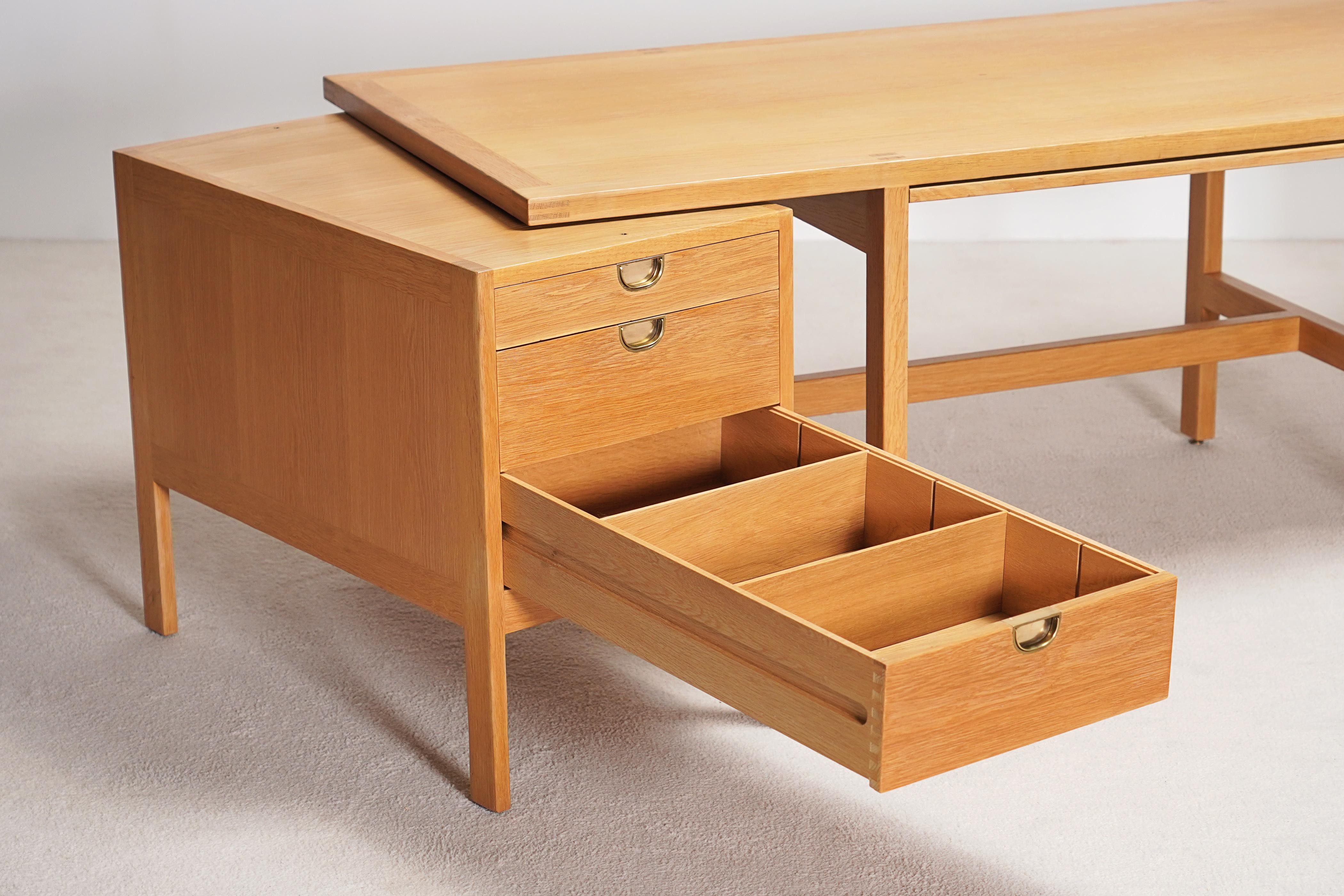 Borge Mogensen Oak Executive Desk für P. Lauritsen & Son, 1960. im Angebot 1