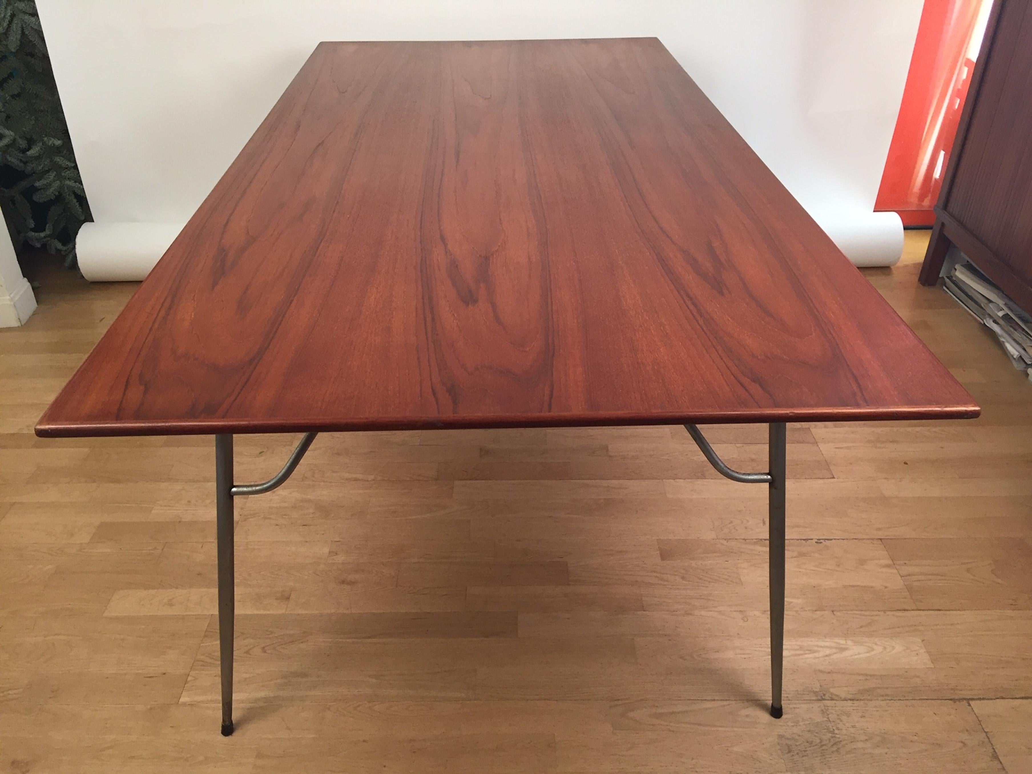 A dining/work table designed in 1954 by Borge Mogensen and manufactured by Soborg Mobler in 1956. Teak plate and foldable steel base. Excellent condition. Fully original.