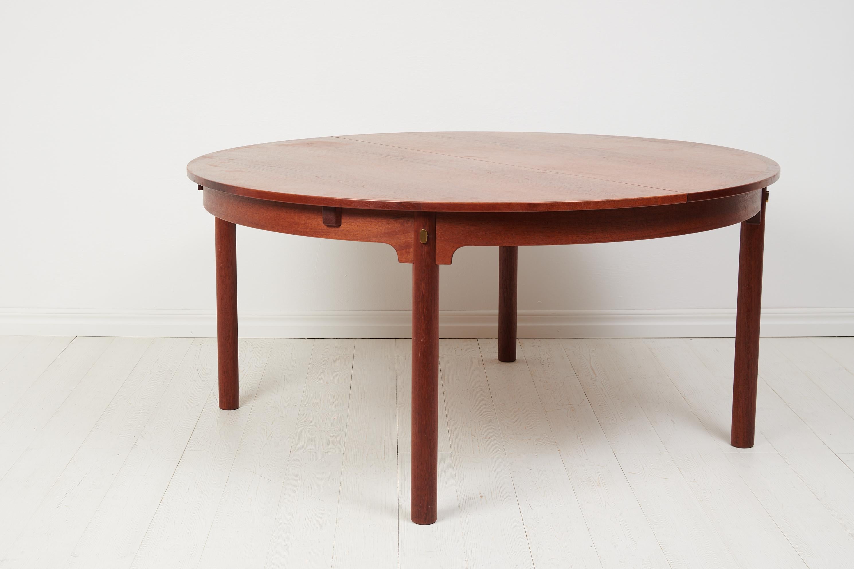 Börge Mogensen dining table ”Øresund” by Karl Andersson & Söner in Sweden. The table Öresund or Øresund is a large round dining table with sleek proportions and a timeless expression. Øresund has been made by Karl Andersson & Söner since 1955 and