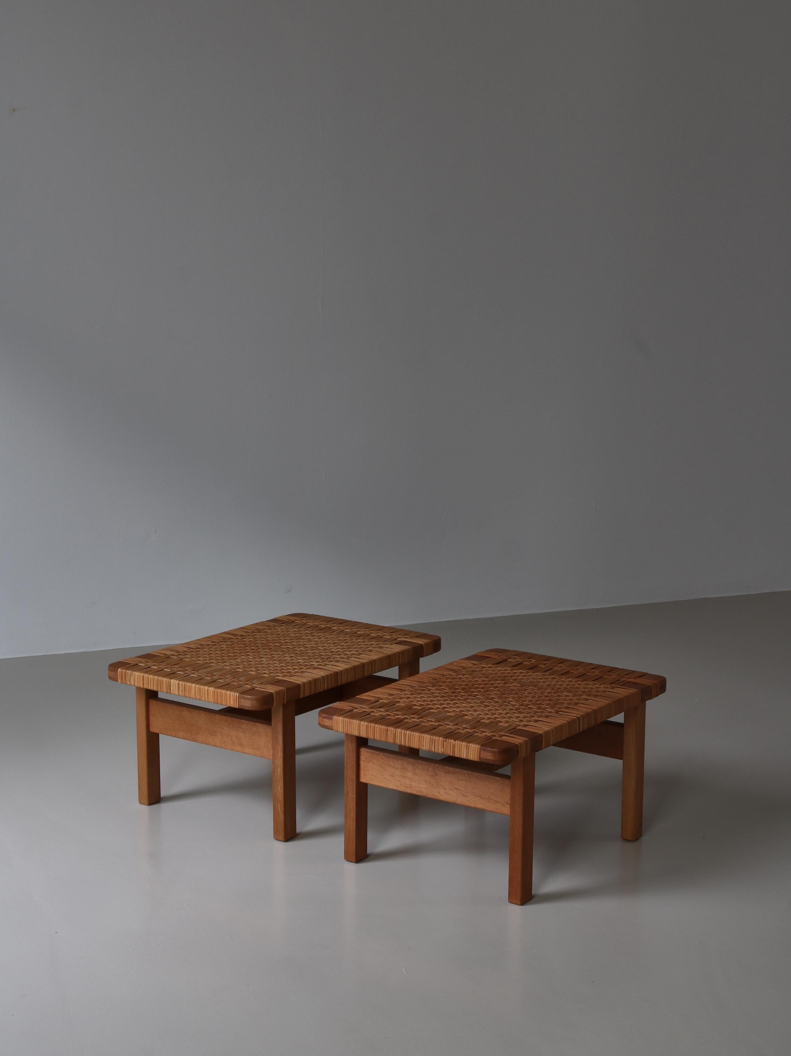 Scandinavian Modern Borge Mogensen Set of Side Tables/Benches in Oak and Rattan Cane, 1960s, Denmark For Sale