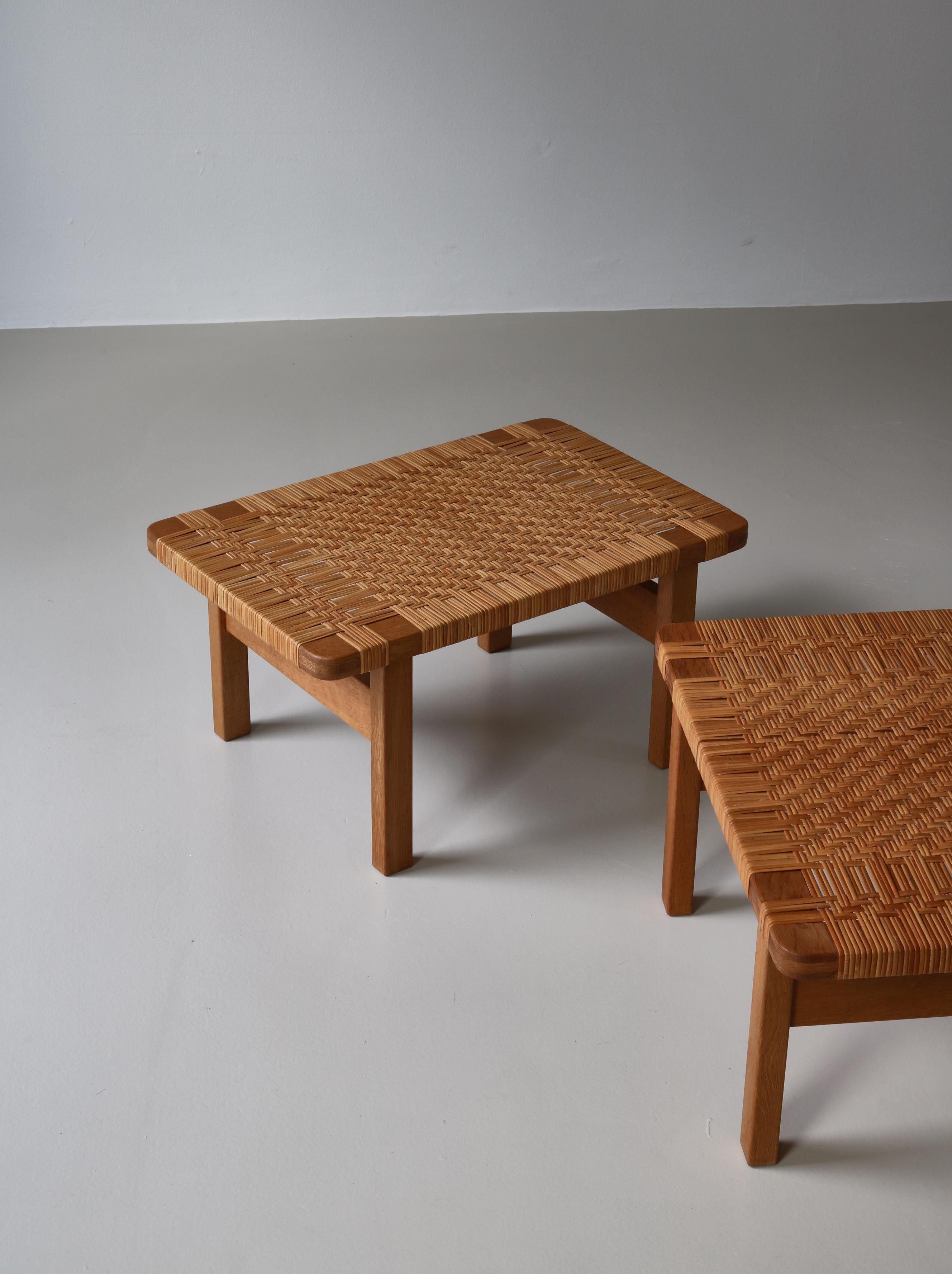Borge Mogensen Set of Side Tables/Benches in Oak and Rattan Cane, 1960s, Denmark In Good Condition For Sale In Odense, DK