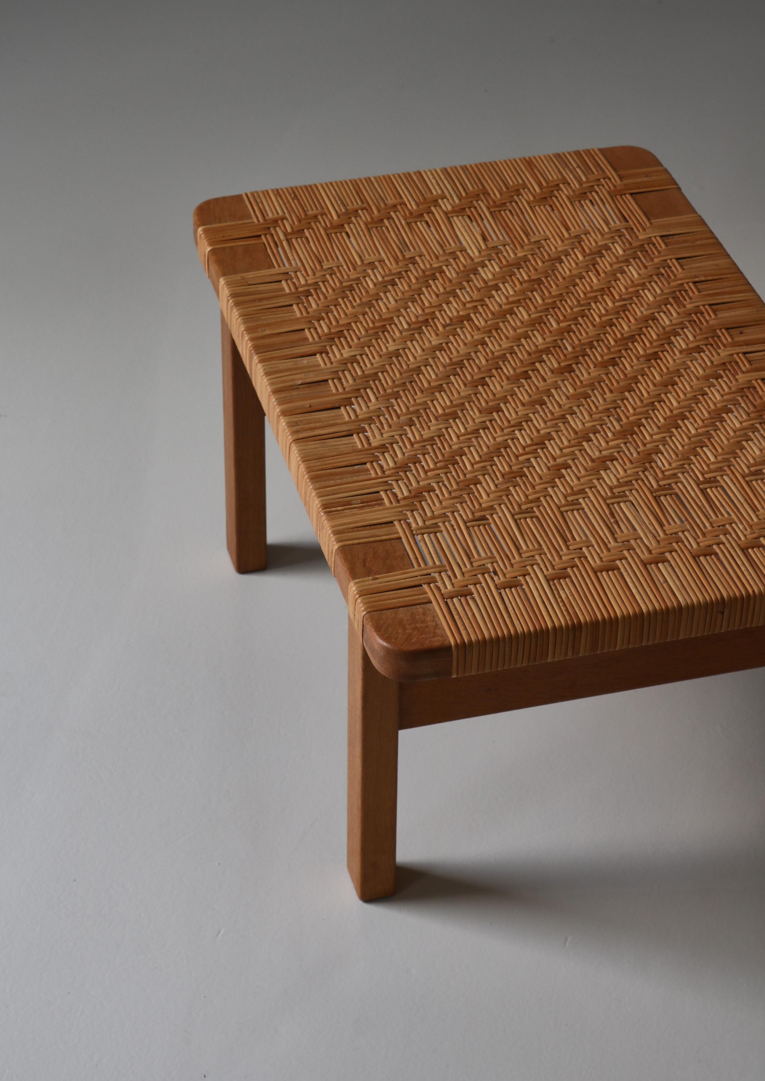 Mid-20th Century Borge Mogensen Set of Side Tables/Benches in Oak and Rattan Cane, 1960s, Denmark For Sale