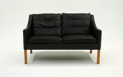 Borge Mogensen Settee Model 2208 in the Original Dark Brown Leather. Oak Legs