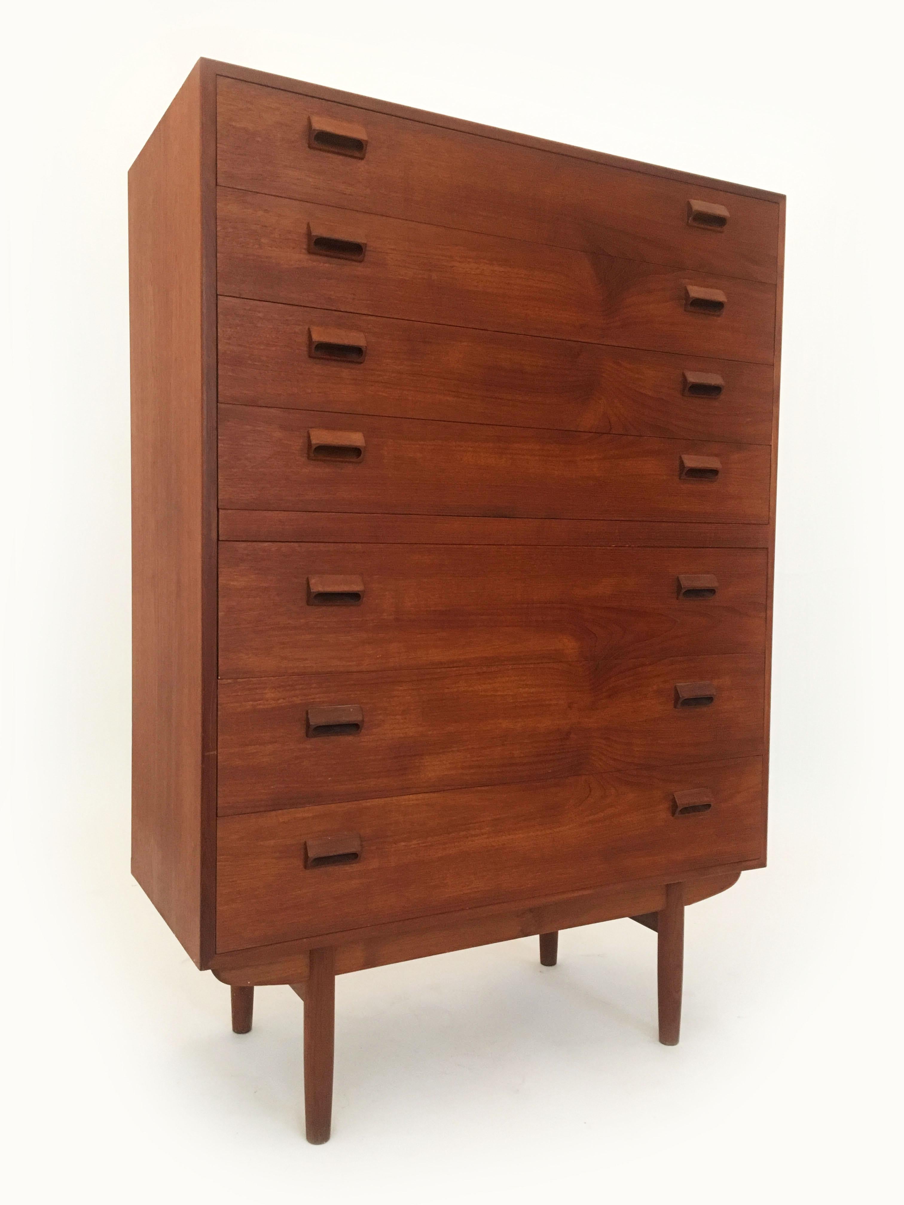 Borge Mogensen Seven Drawers Dresser Chest by Soborg Mobelfabrik, Denmark 1960s (Mitte des 20. Jahrhunderts) im Angebot