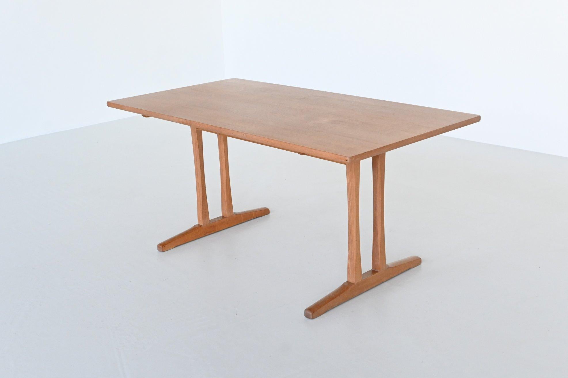 Very nice dining table model C18 designed by Børge Mogensen for Fredericia Furniture, Denmark, 1947. This table is designed in 1947 and produced in 1967. It’s inspired by traditional shaker tables. The table is made of soaked oak, it features a