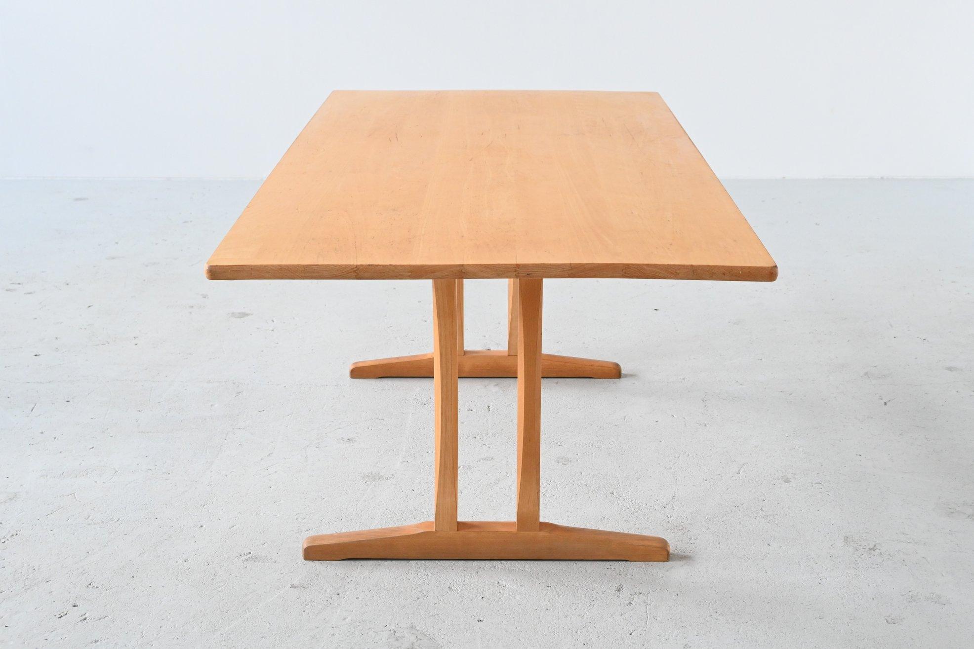 Very nice dining table model C18 designed by Børge Mogensen for Fredericia Furniture, Denmark, 1947. This table is designed in 1947 and produced in 1999. It’s inspired by traditional shaker tables. The table features a solid beech base and a beech