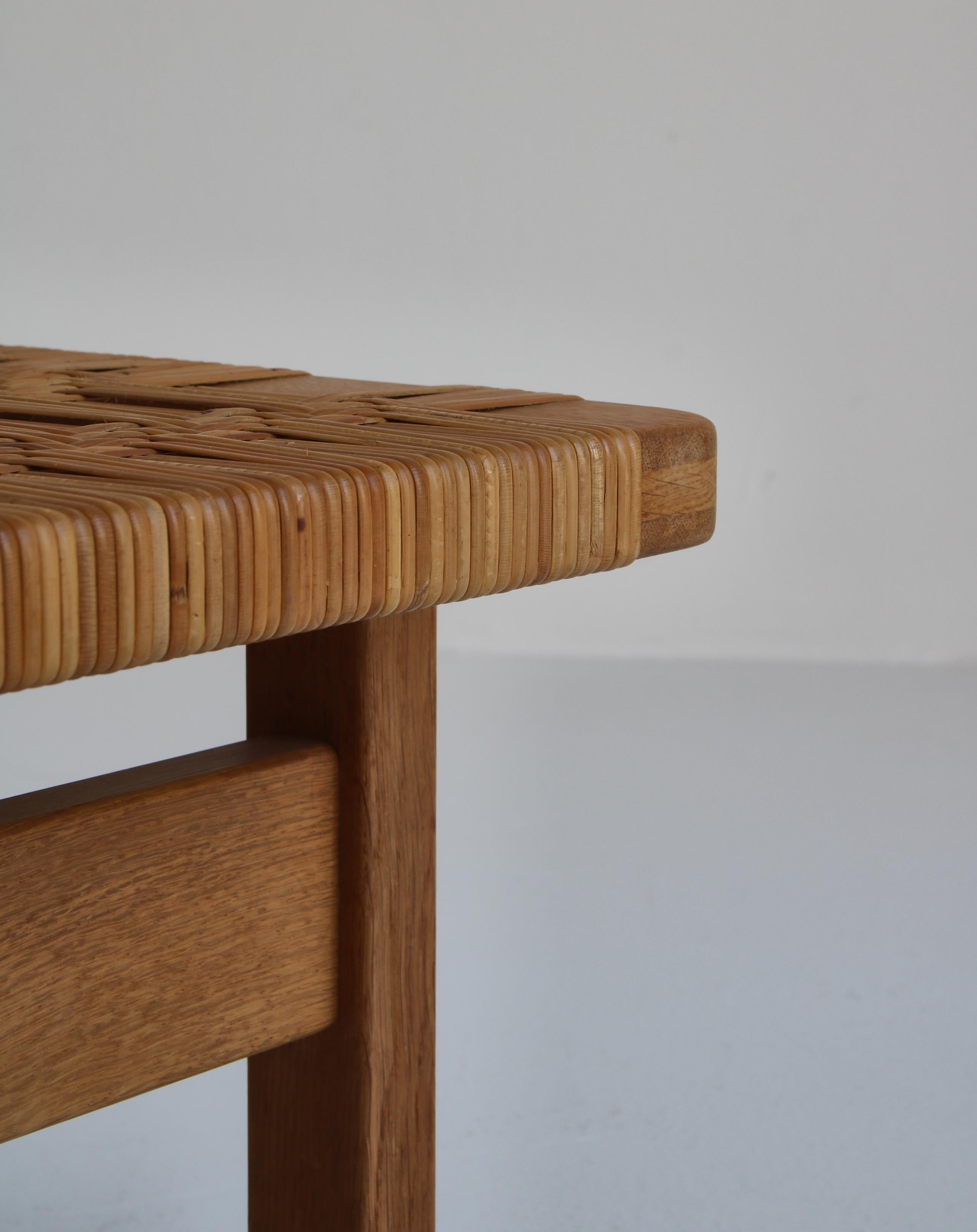 Scandinavian Modern Borge Mogensen Side Table/Bench in Oak and Rattan Cane, 1950s, Denmark For Sale