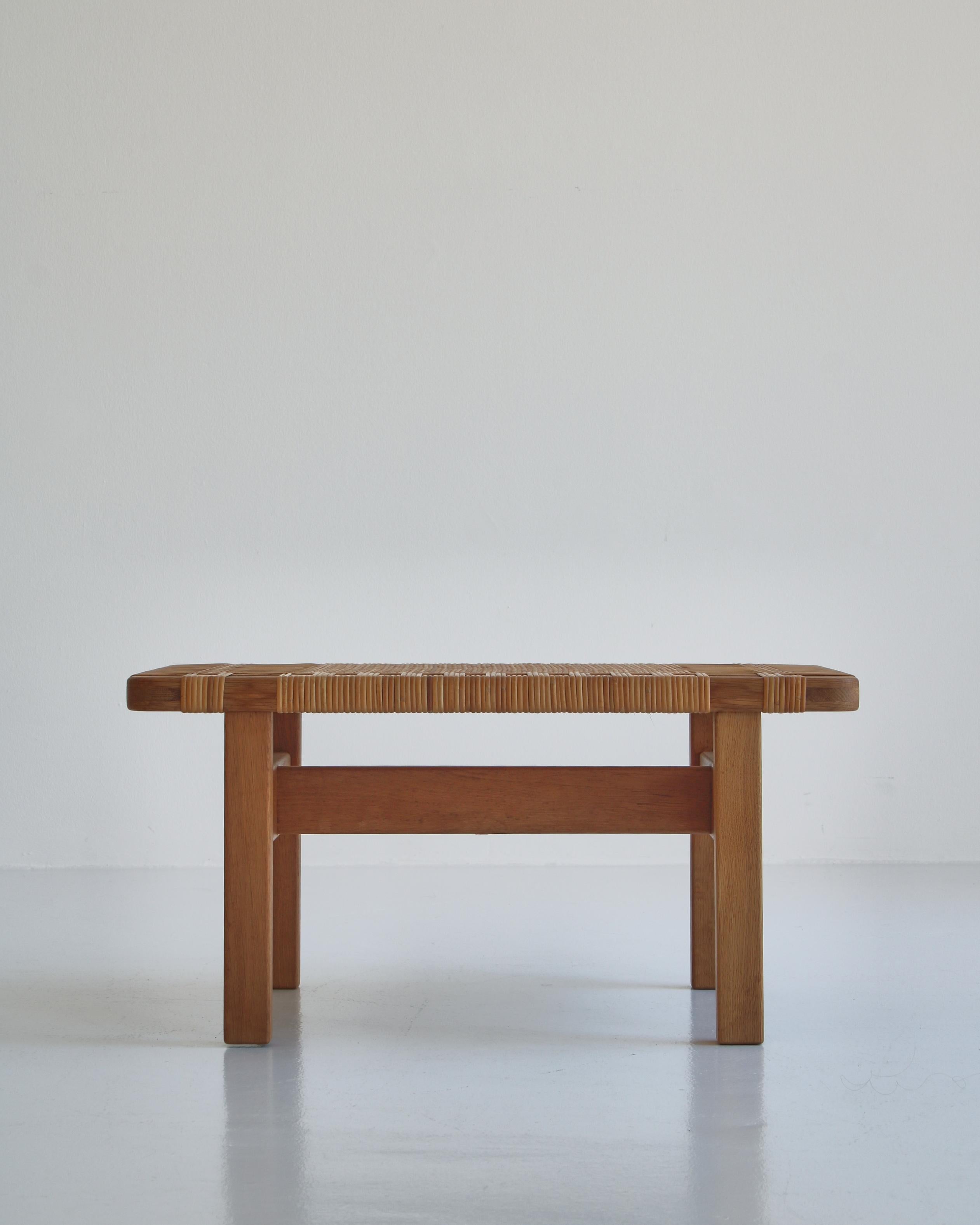Hand-Woven Borge Mogensen Side Table/Bench in Oak and Rattan Cane, 1950s, Denmark For Sale