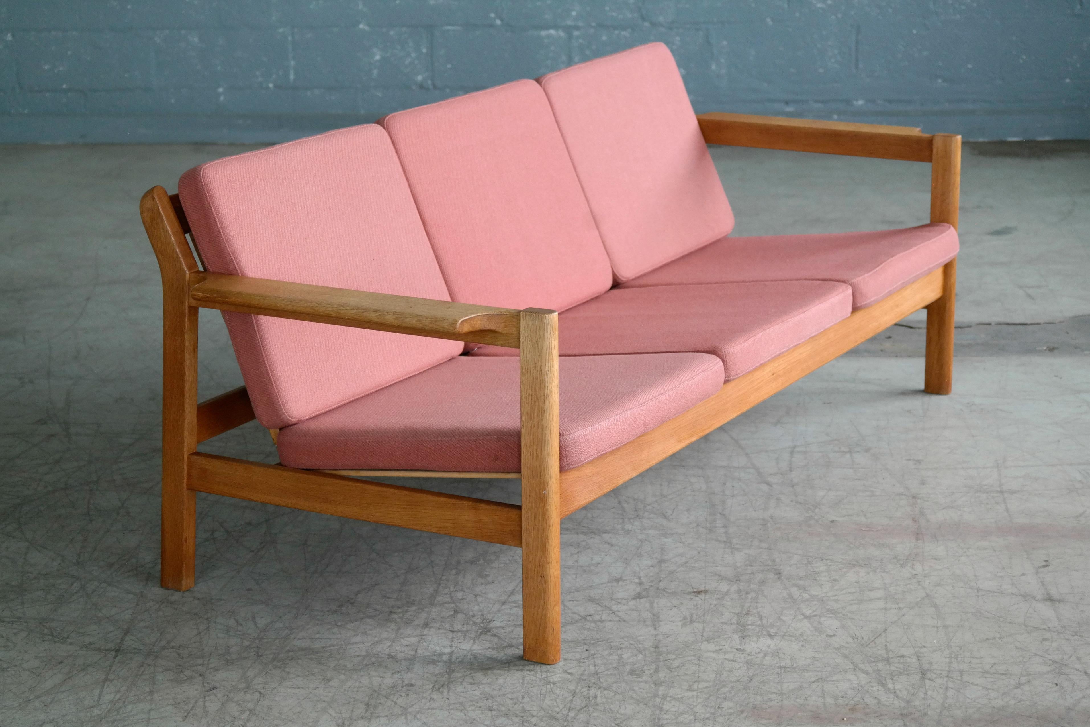 Borge Mogensen Sofa Model J103 in Oak and Wool for Fredericia Denmark 1960s  In Good Condition In Bridgeport, CT