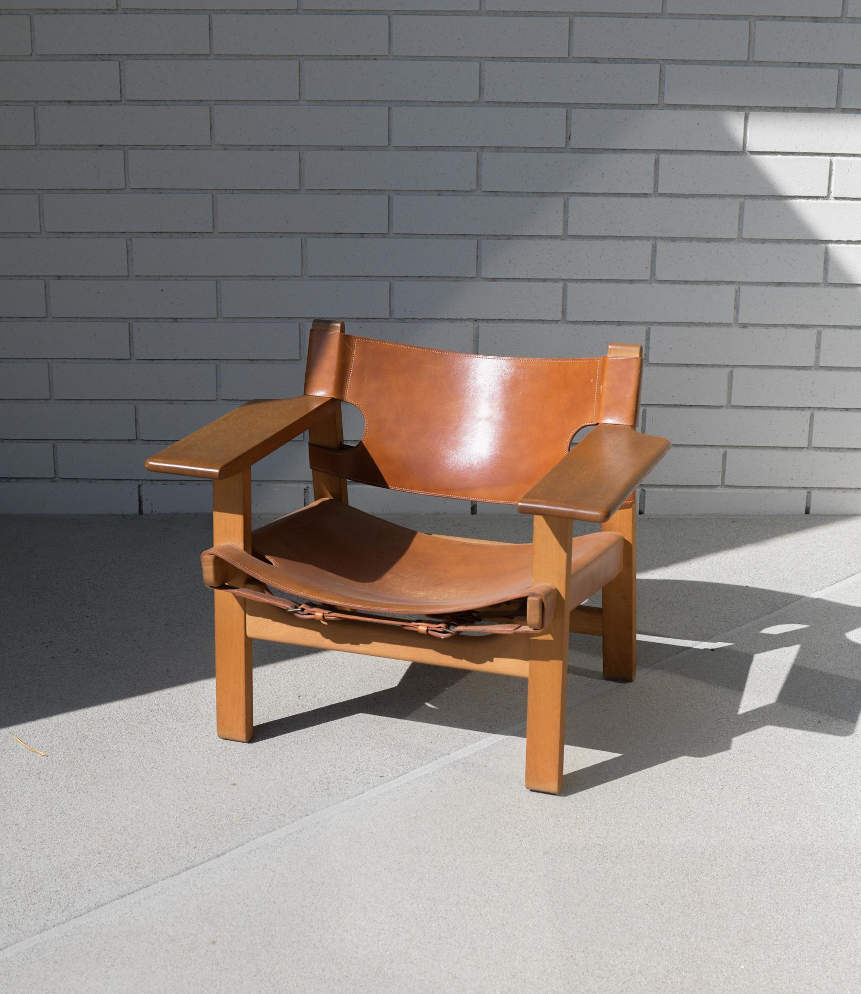 Beautiful Børge Mogensen Spanish Chair by Fredericia, Denmark. 

Lounge chair exhibits a nice patina appropriate with its age throughout. Most wear is focused on the seat and armrests where there is some scuffing and scattered abrasions on both the