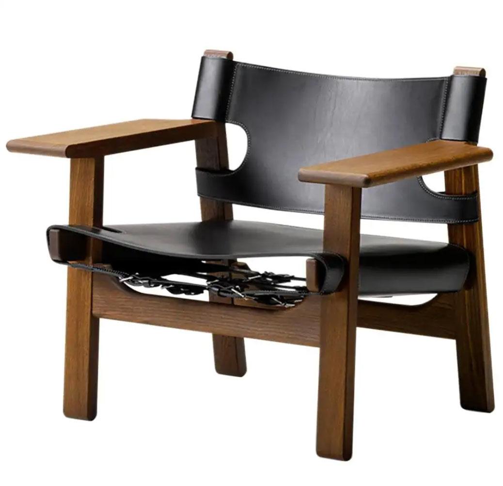Spanischer Stuhl von Borge Mogensen, Gestell aus geräucherter Eiche, schwarzes Sattelleder (Moderne der Mitte des Jahrhunderts) im Angebot
