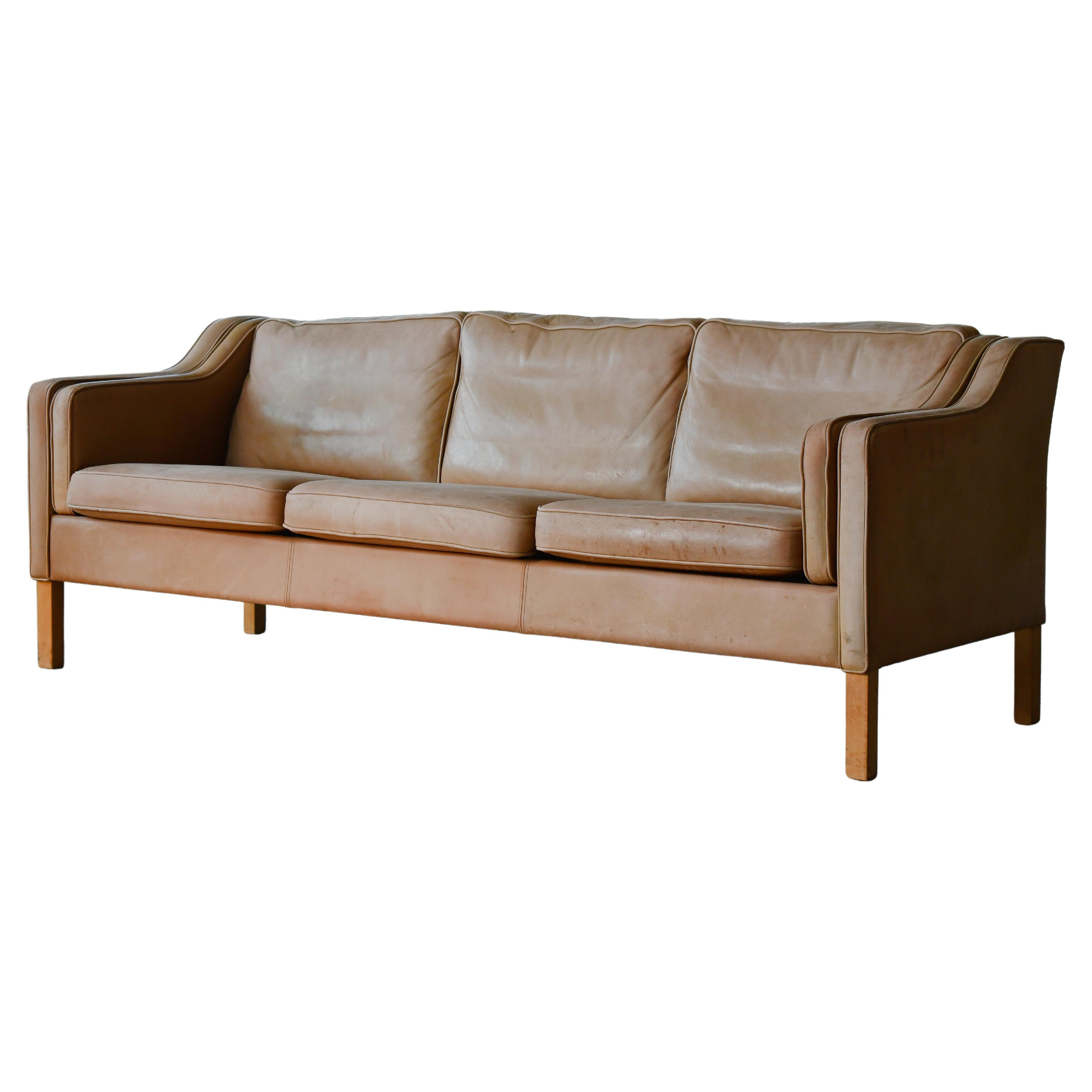 Borge Mogensen Style Model 2213 Three-Seat Sofa in Cream Leather by Stouby  For Sale