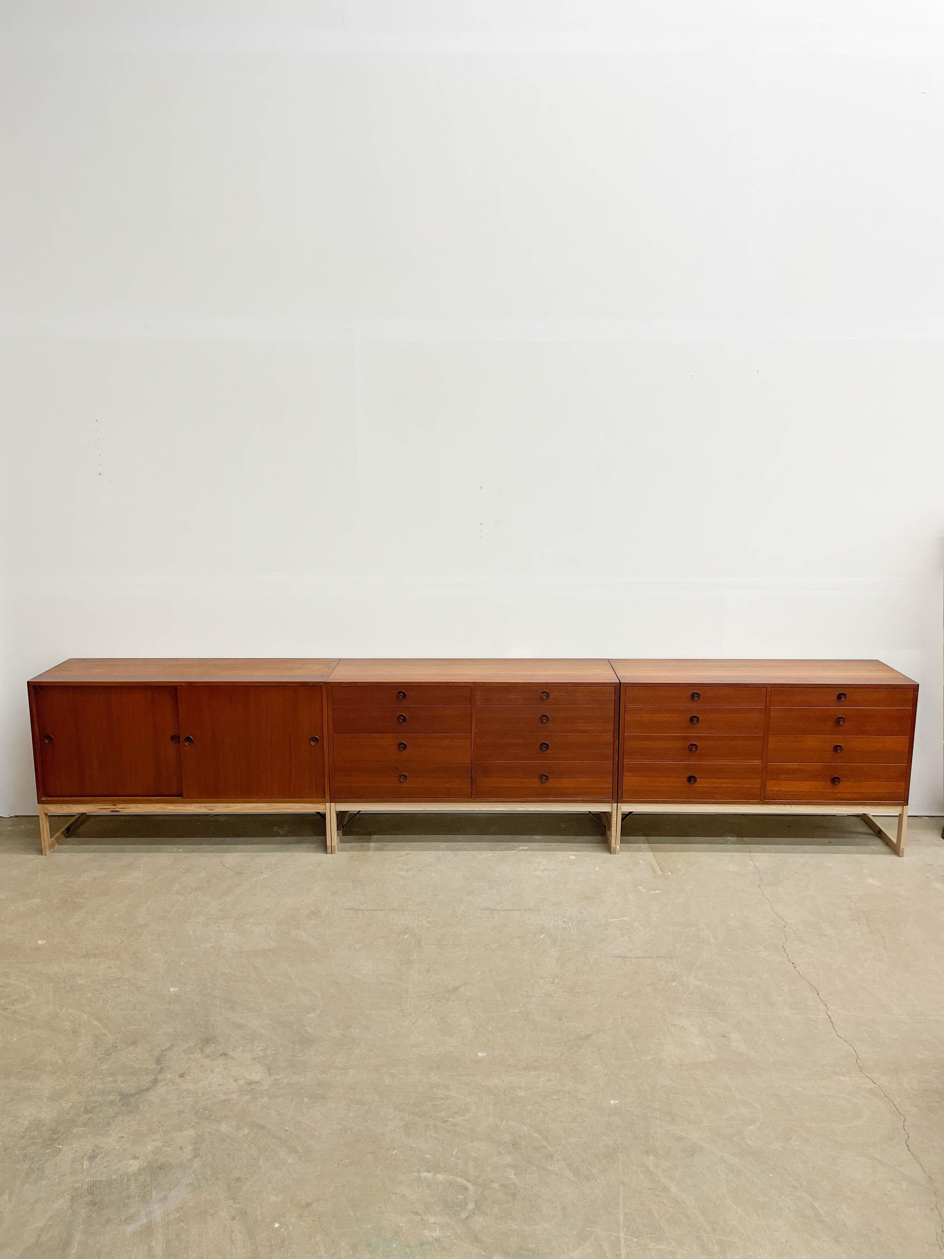 Borge Mogensen Teak and Oak cabinet set For Sale 10