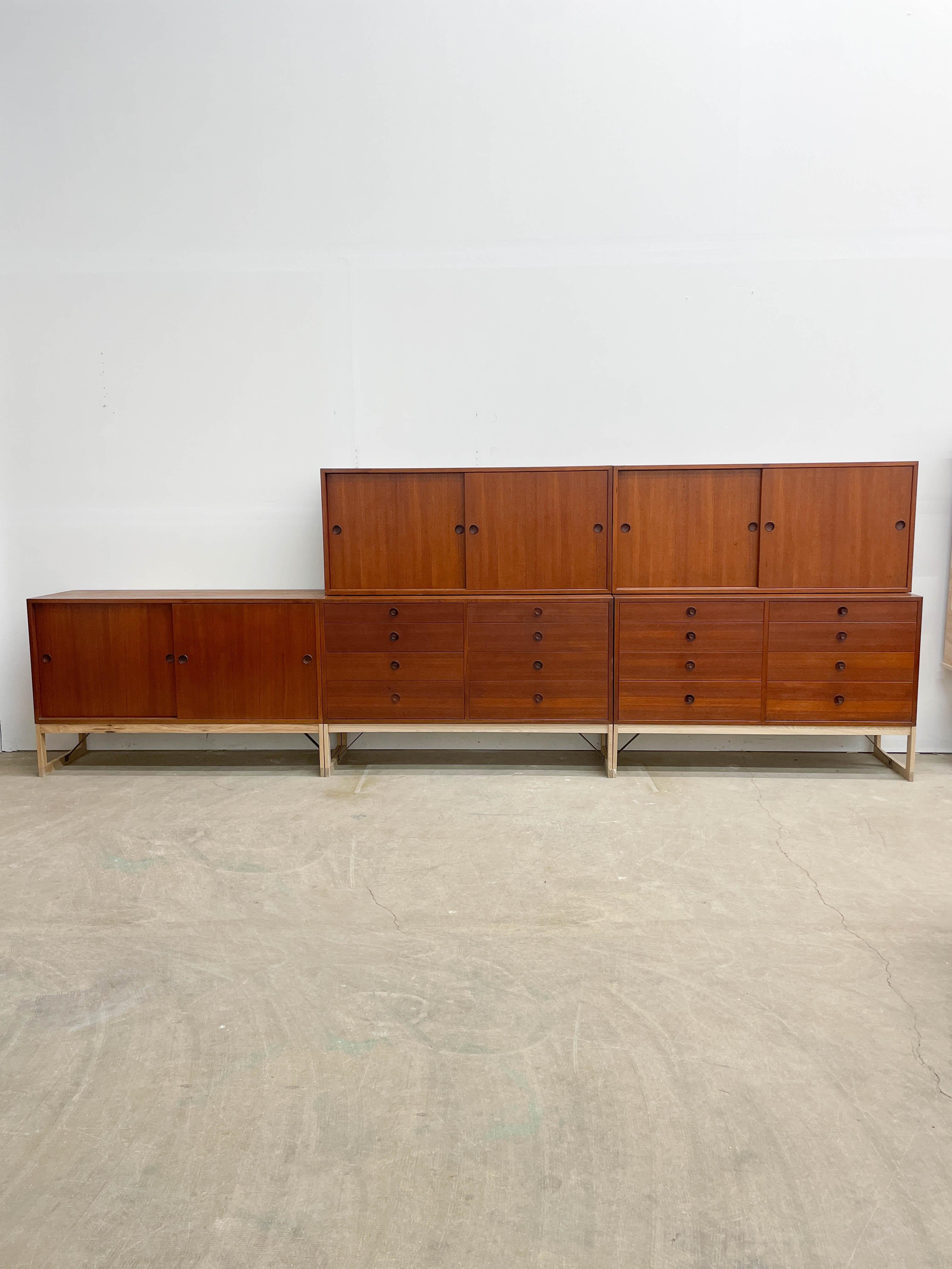 Superb case series designed by Borge Mogensen and made by AB Karl Anderson & Soner in the 1950s. These cabinets have it all: teak cases, solid teak drawer fronts dovetailed into pine drawers, recessed teak sliding door pulls, distinctive sculpted