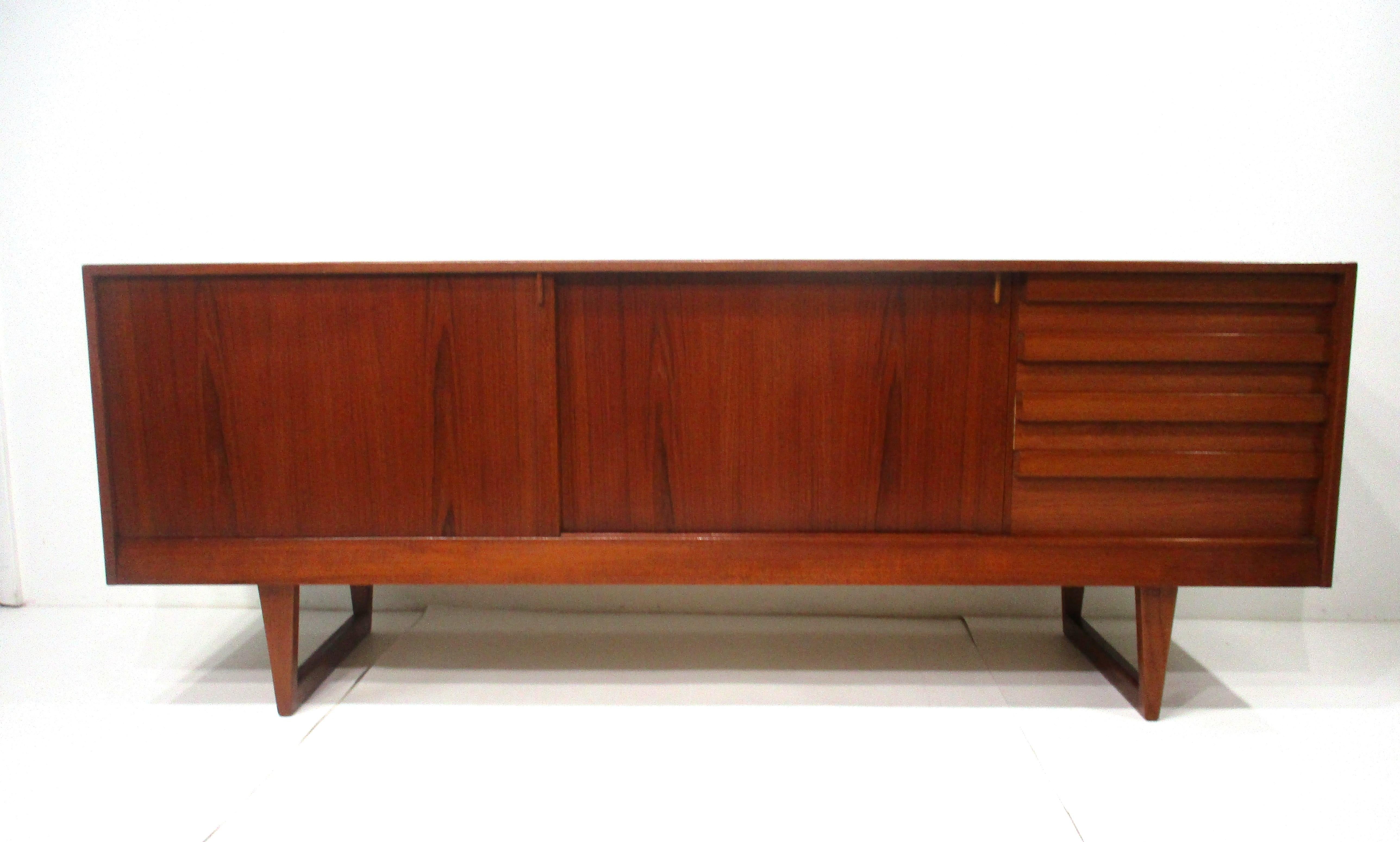 Credenza Sever in teak di Borg Mogensen per Povl Dinesen in vendita 8