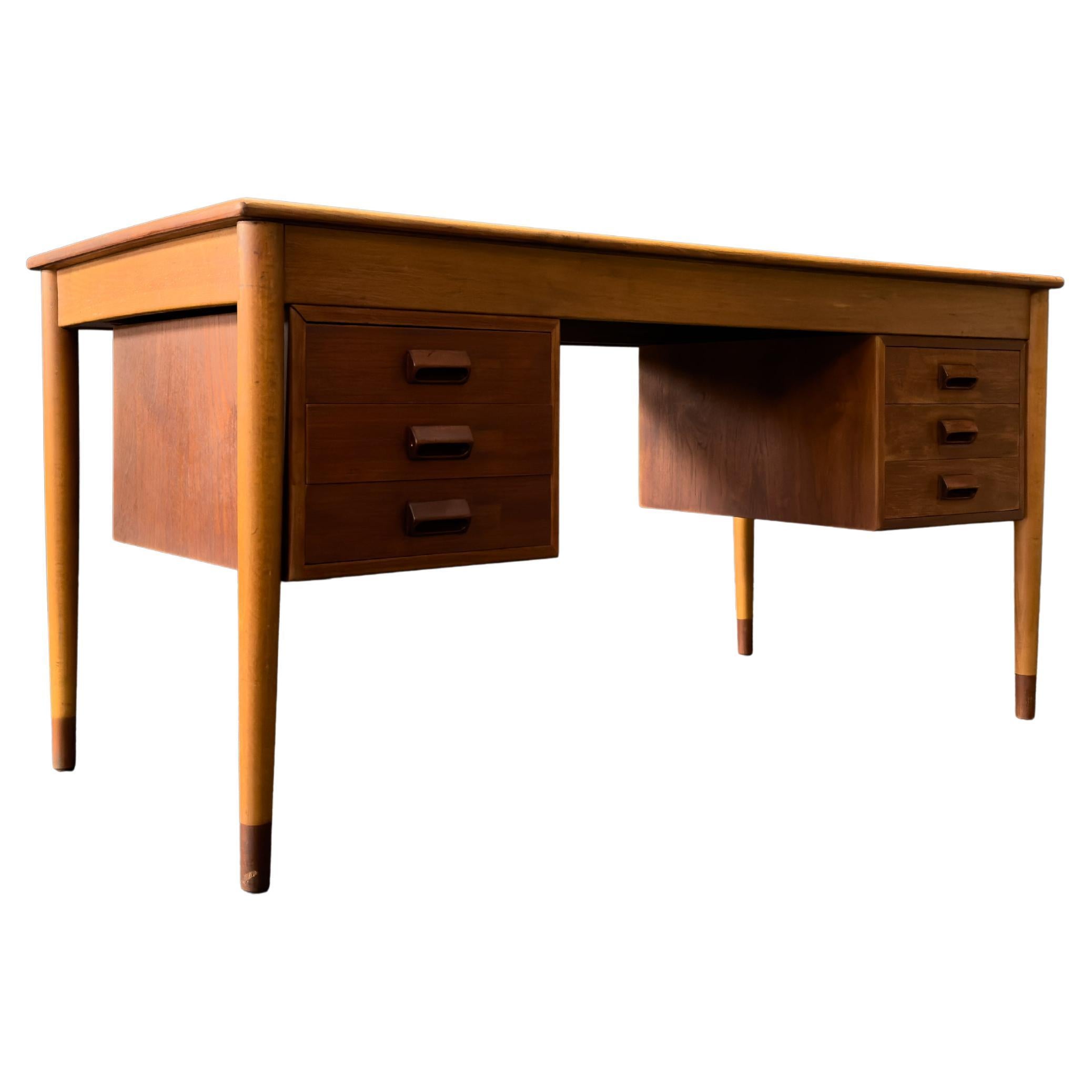 Scrivania in teak di Borg Mogensen