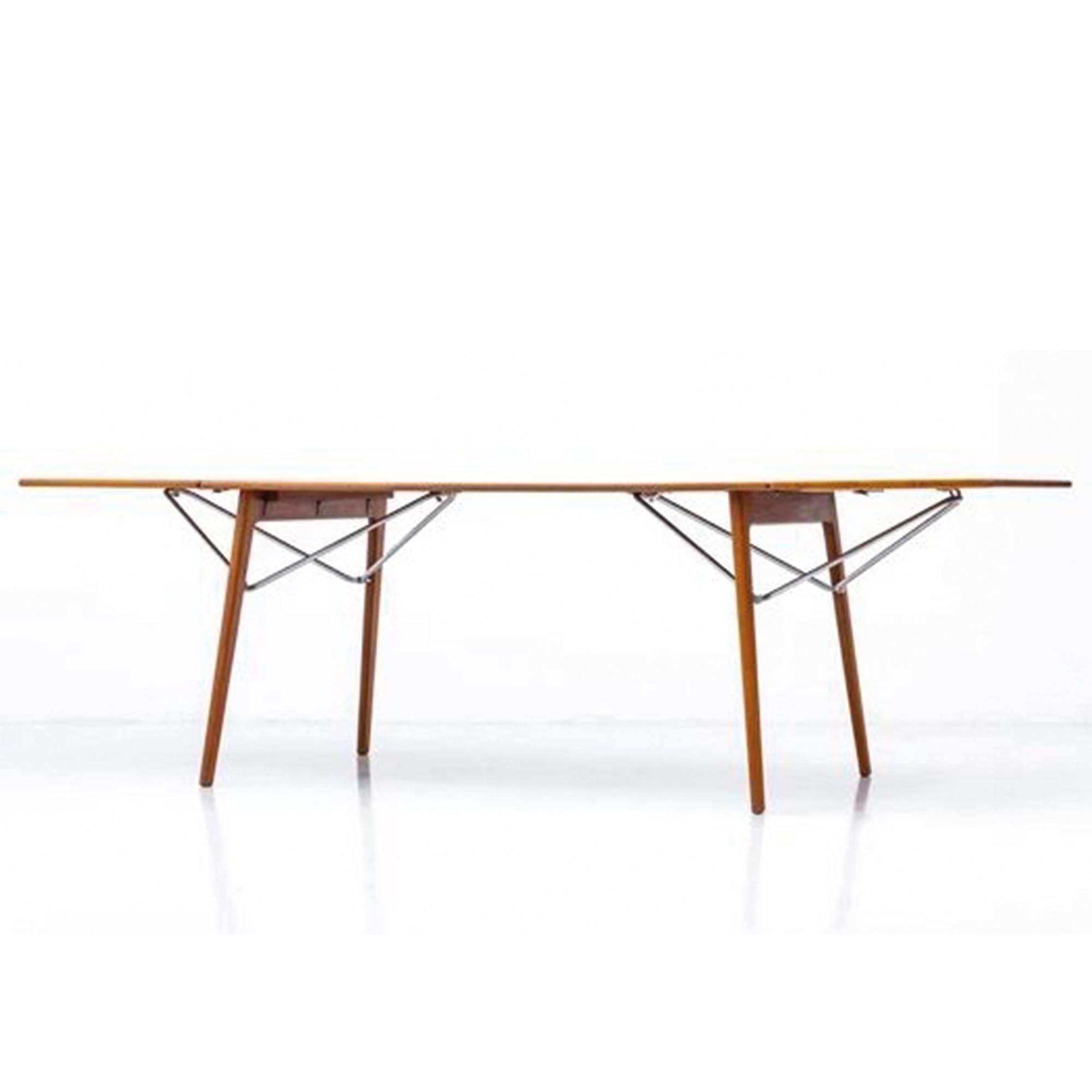 Mid-Century Modern Borge Mogensen Teak Table Model 162, design 1953 For Sale