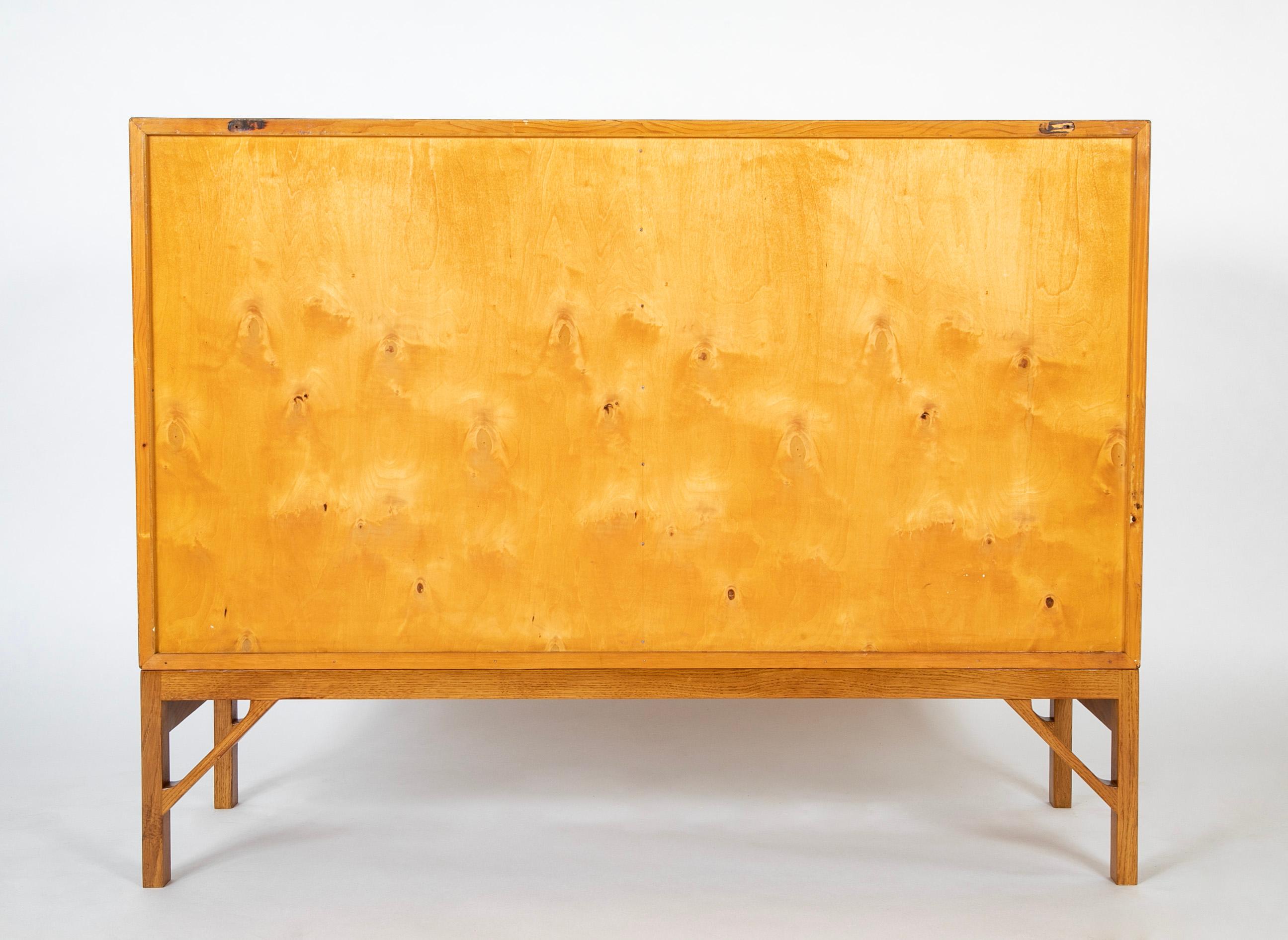 Borge Mogensen Sideboard aus Eichenholz mit zwei Türen und Messinggriffen, Modell 232 im Angebot 6