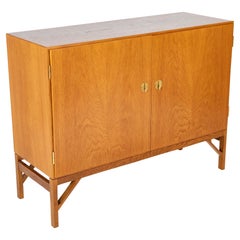 Borge Mogensen Sideboard aus Eichenholz mit zwei Türen und Messinggriffen, Modell 232