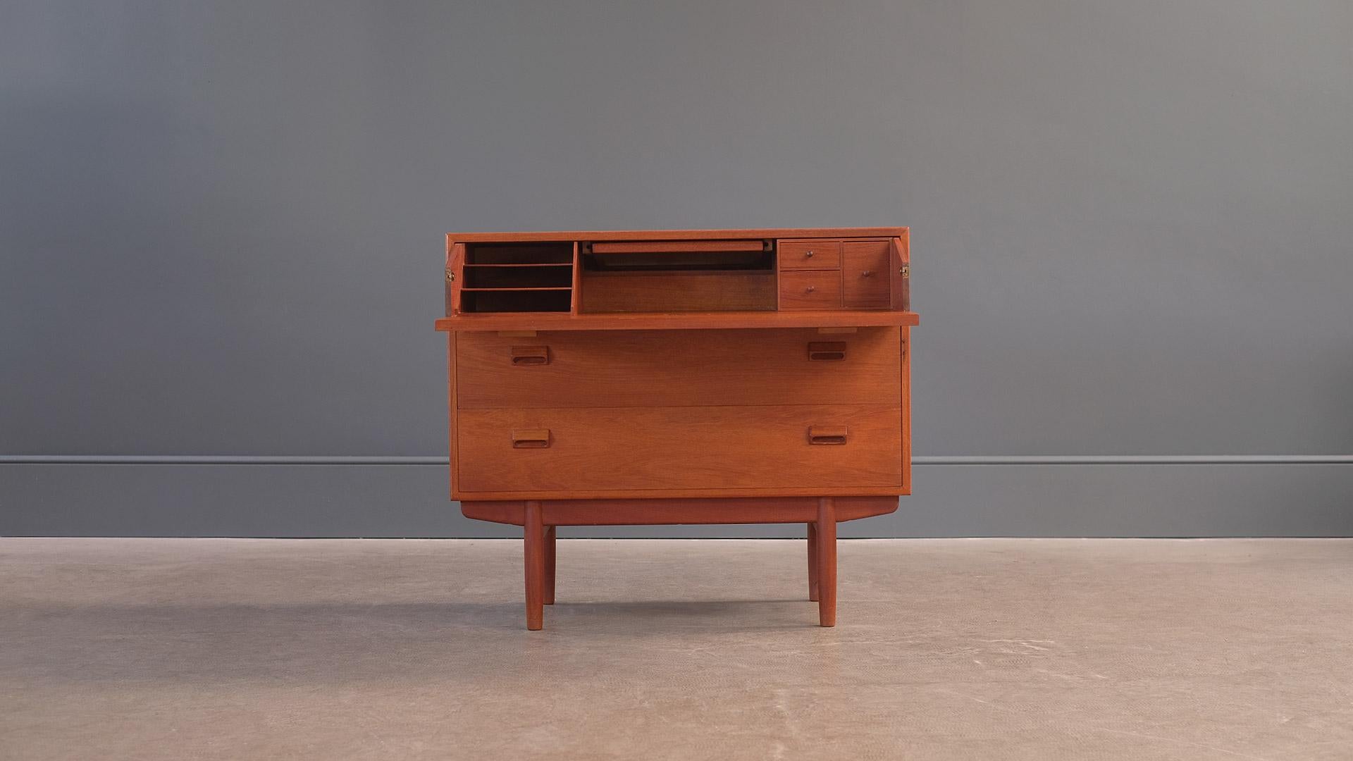 Scandinavian Modern Børge Mogensen Vanity Dresser