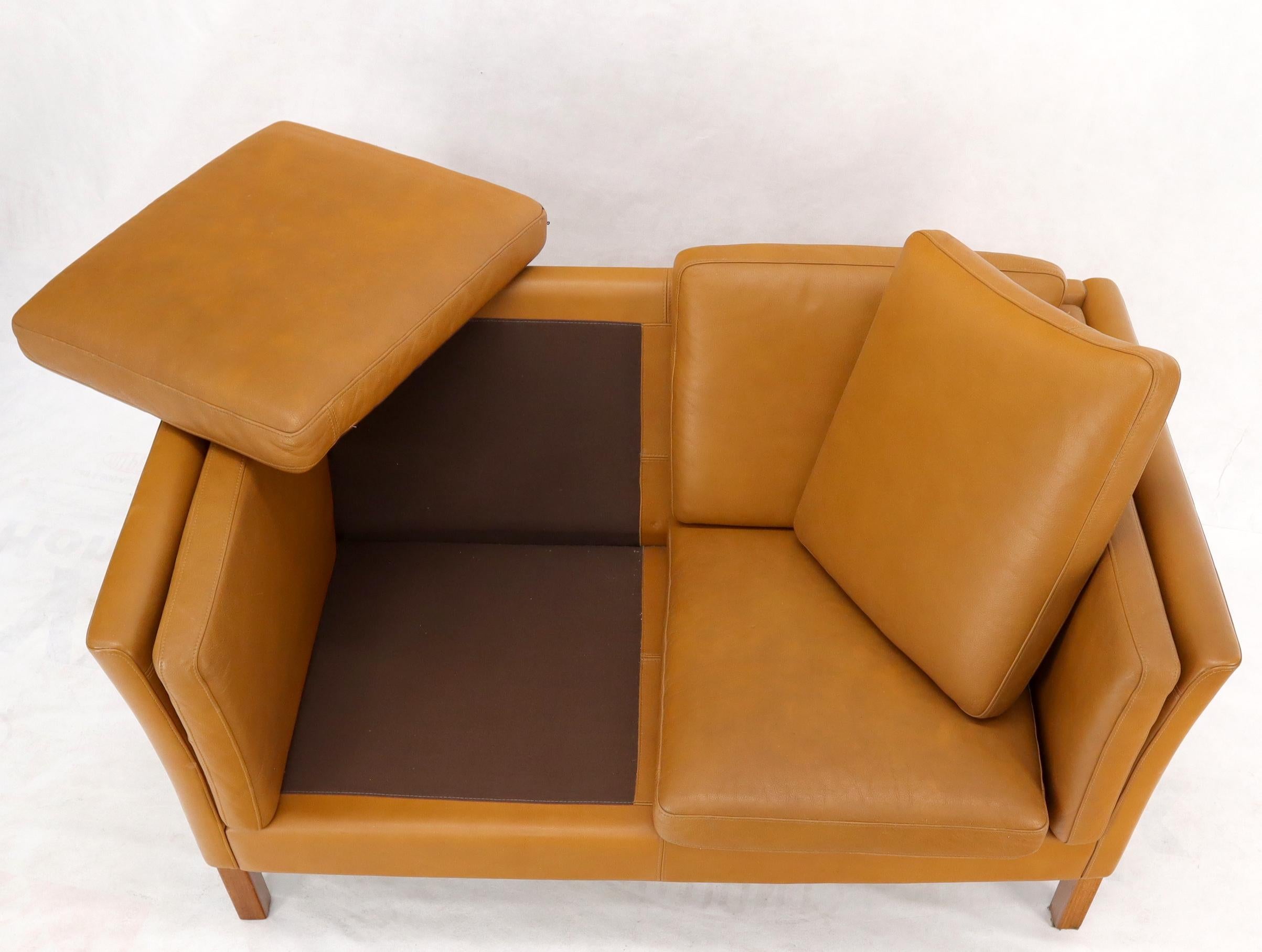 Borge Mogenson canapé Loveseat danois mi-siècle moderne en cuir brun clair Bon état - En vente à Rockaway, NJ