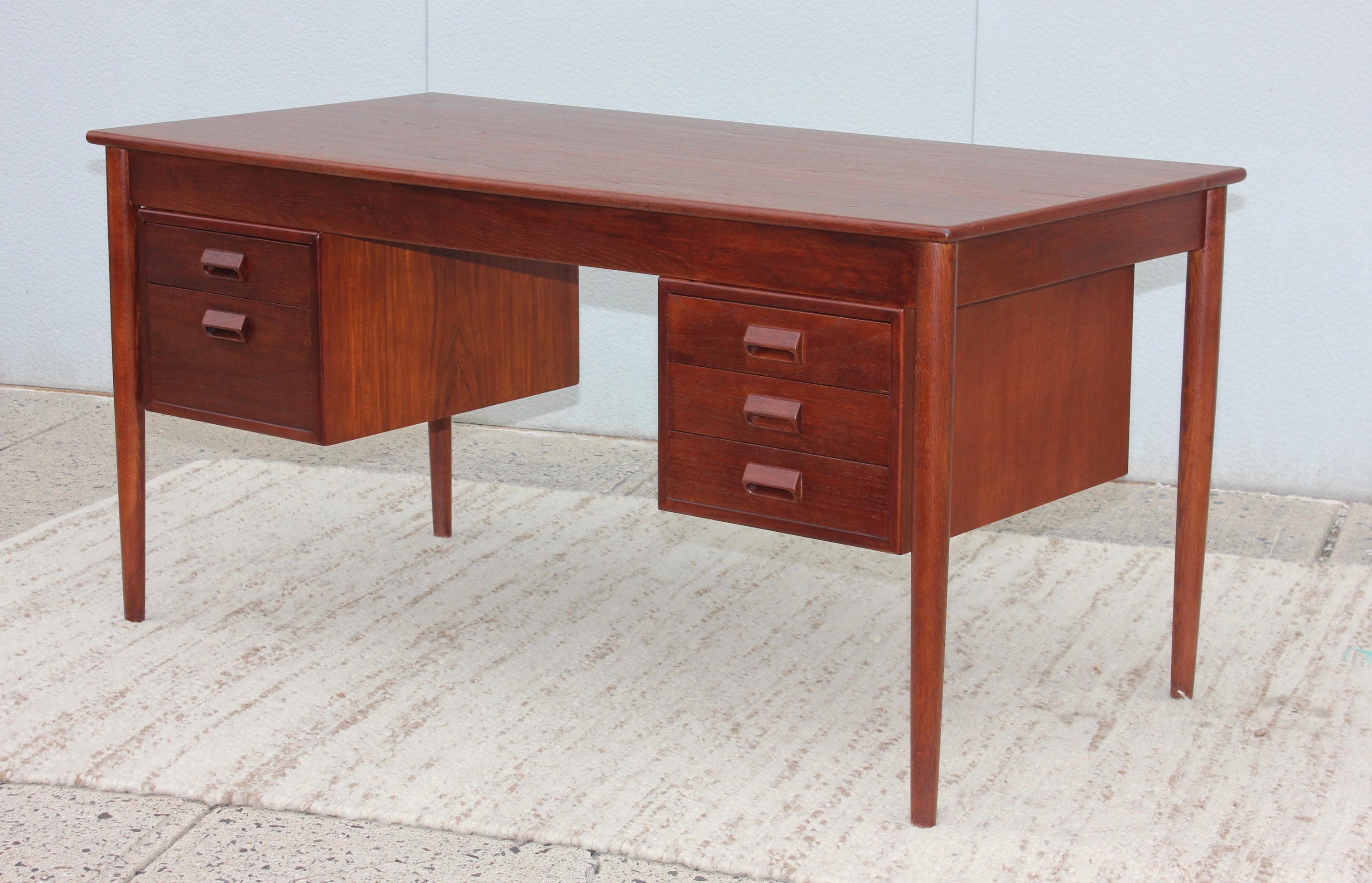 1950s teak executive desk designed by Borge Morgensen for Soborg Mobler. Fully restored, a few small dents to the top.